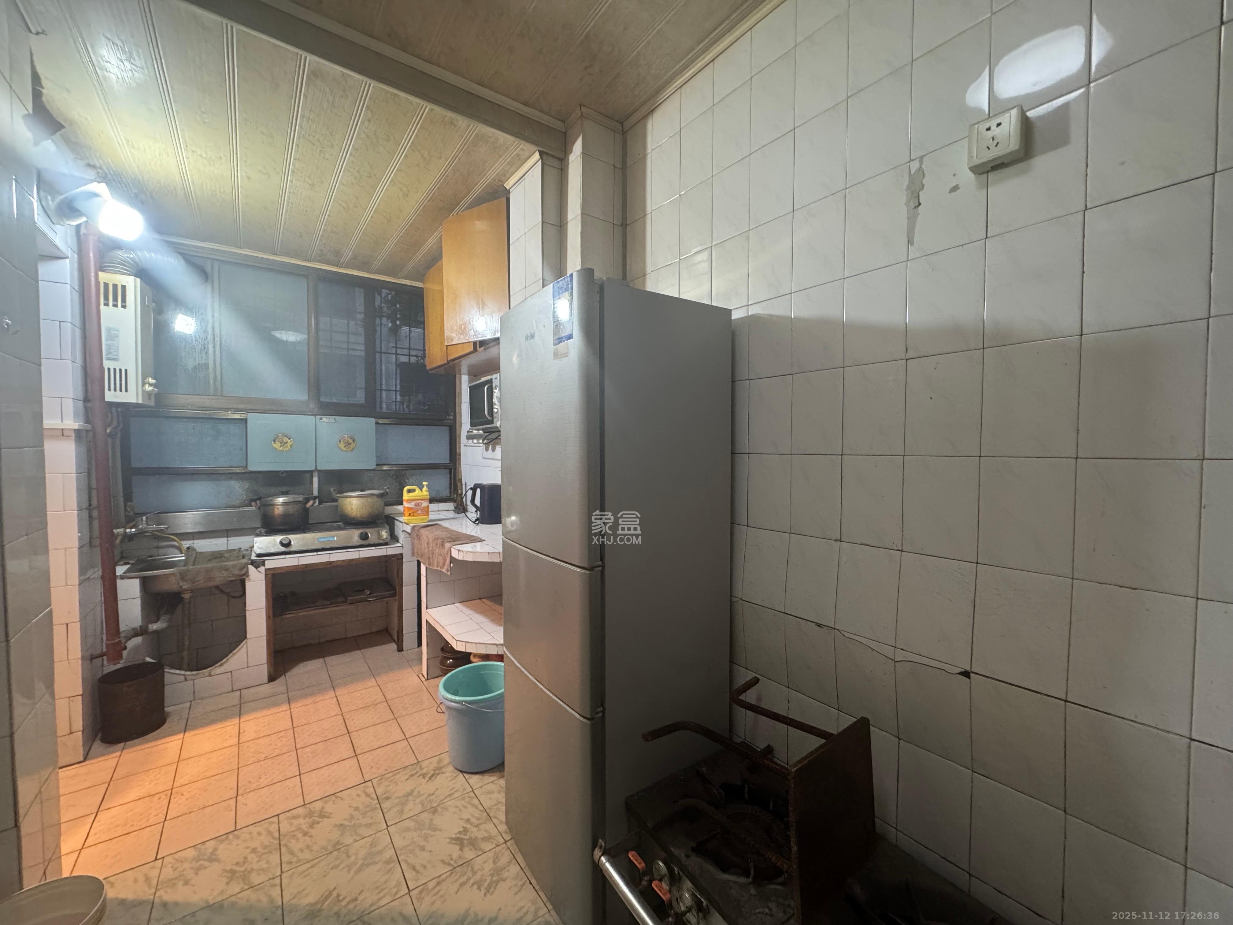 东风路招标局宿舍  3室2厅1卫    2400.0元/月室内图