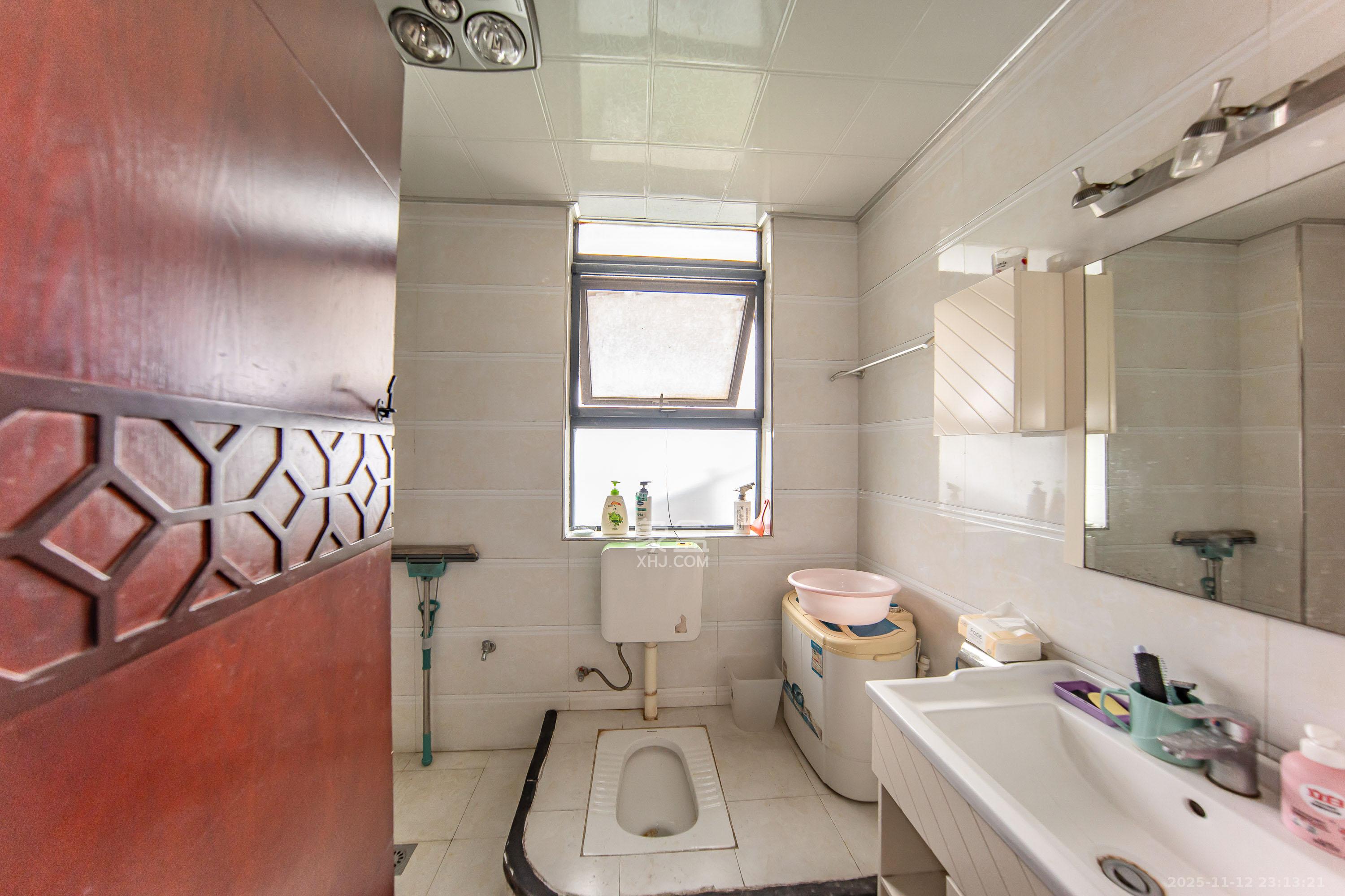 阳光100三期 3室3厅2卫 118.0万 阳光100三期 3室3厅2卫 118.0万卫生间