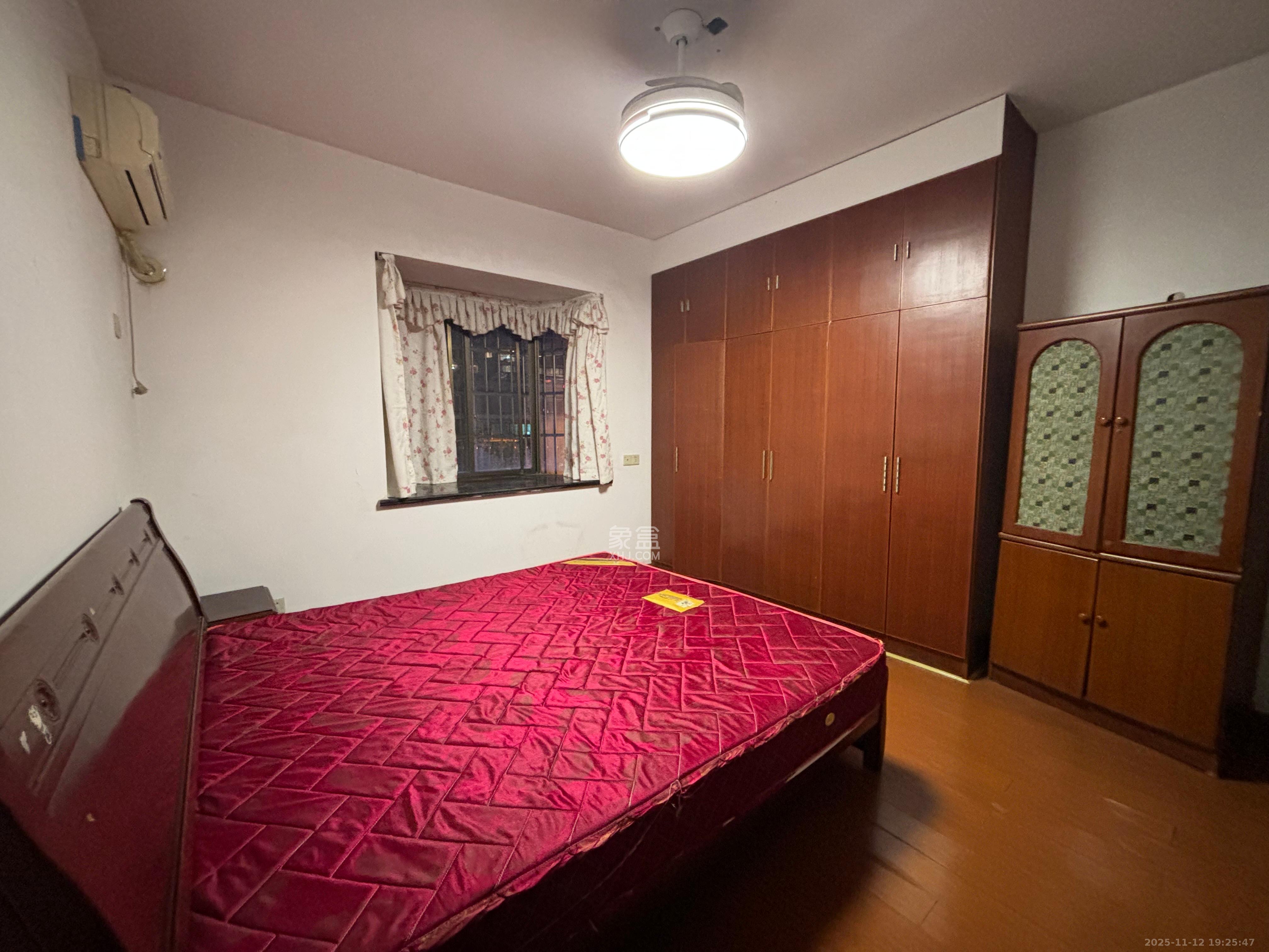 岳北社区 3室1厅2卫 2400.0元/月 岳北社区 3室1厅2卫 2400.0元/月室内图