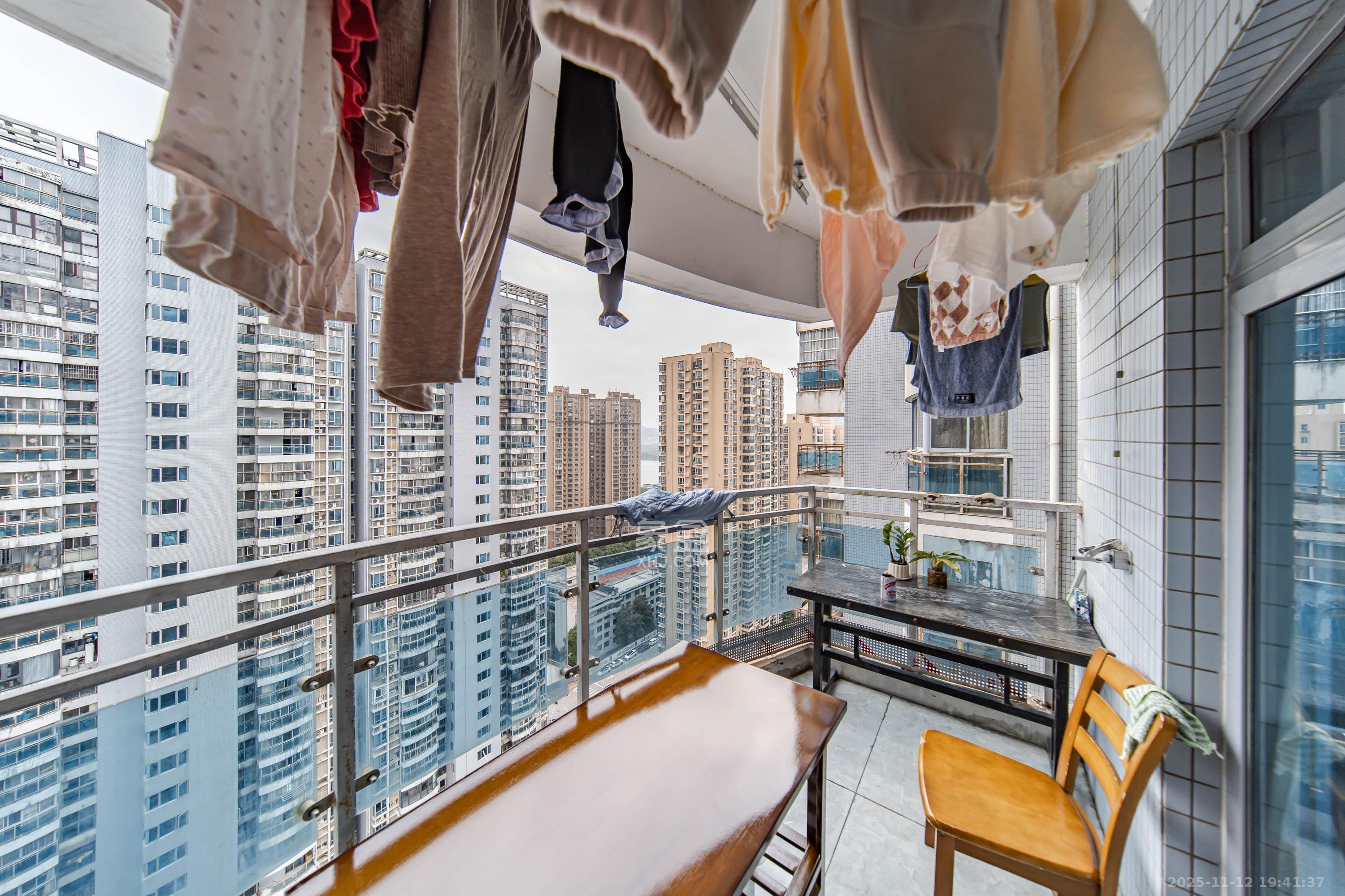 凯乐国际城 2室2厅1卫 102.0万 凯乐国际城 2室2厅1卫 102.0万阳台