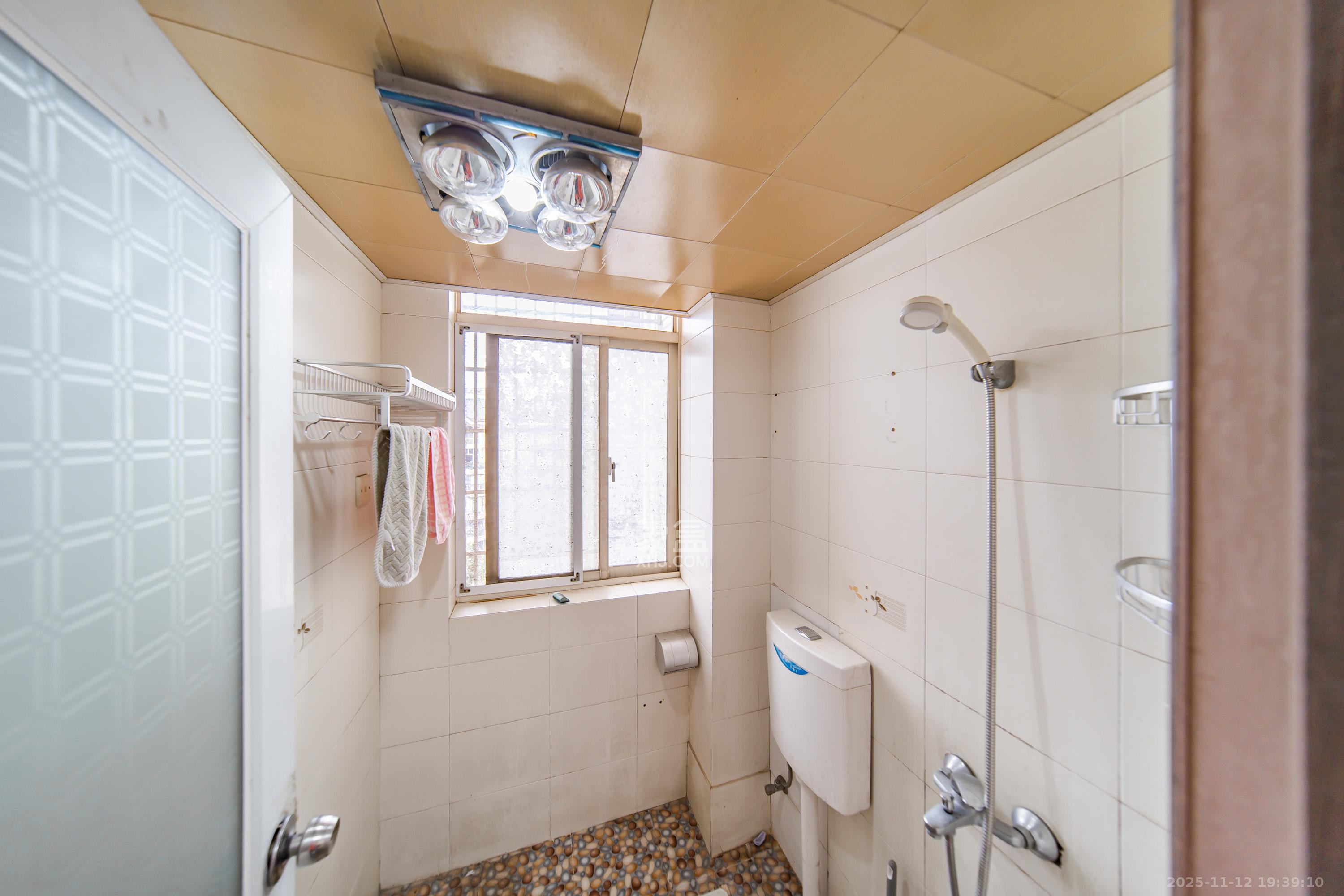 四季美景一、二期 2室2厅1卫 72.0万 四季美景一、二期 2室2厅1卫 72.0万卫生间