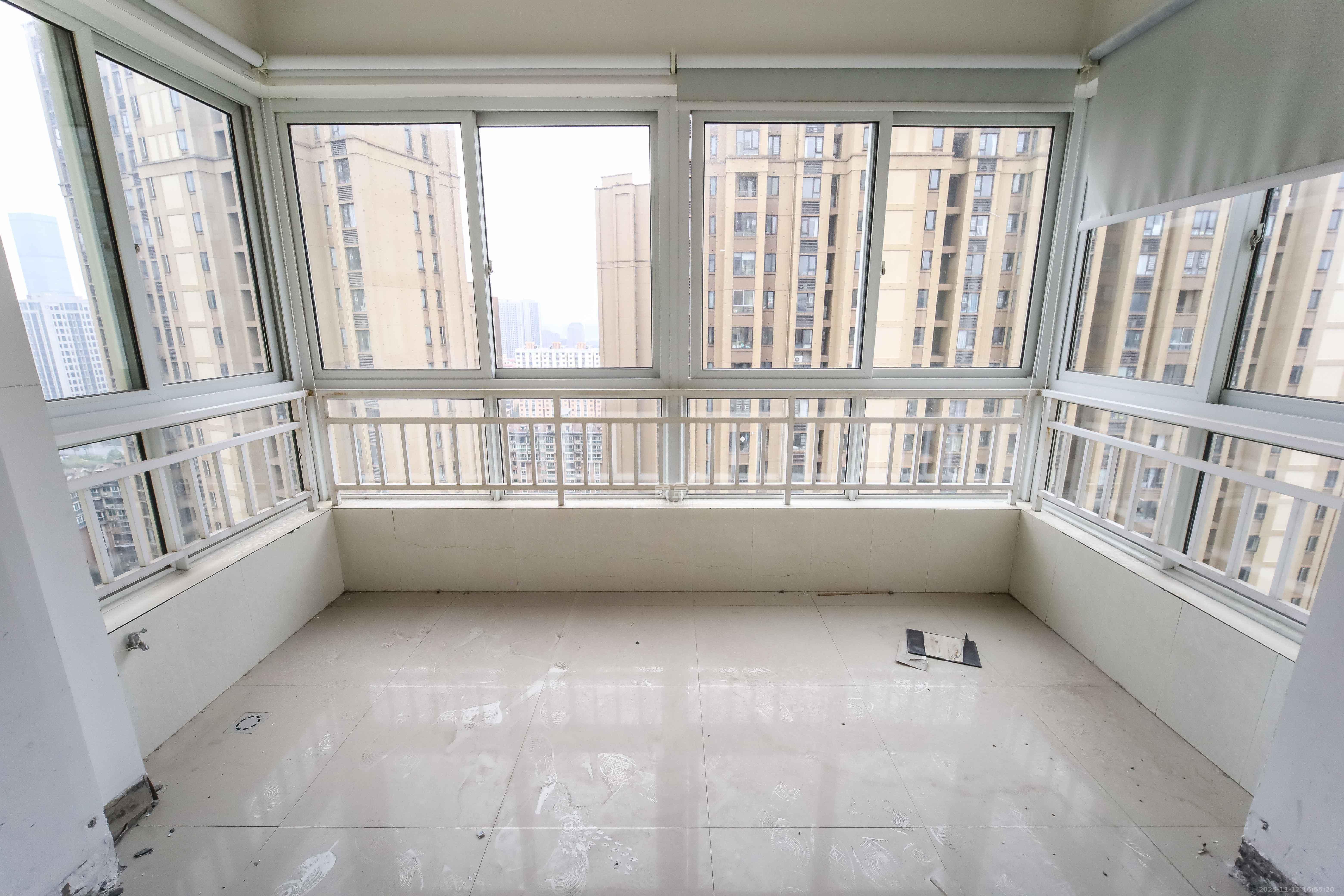 汇都公寓 3室2厅1卫 71.0万 汇都公寓 3室2厅1卫 71.0万阳台