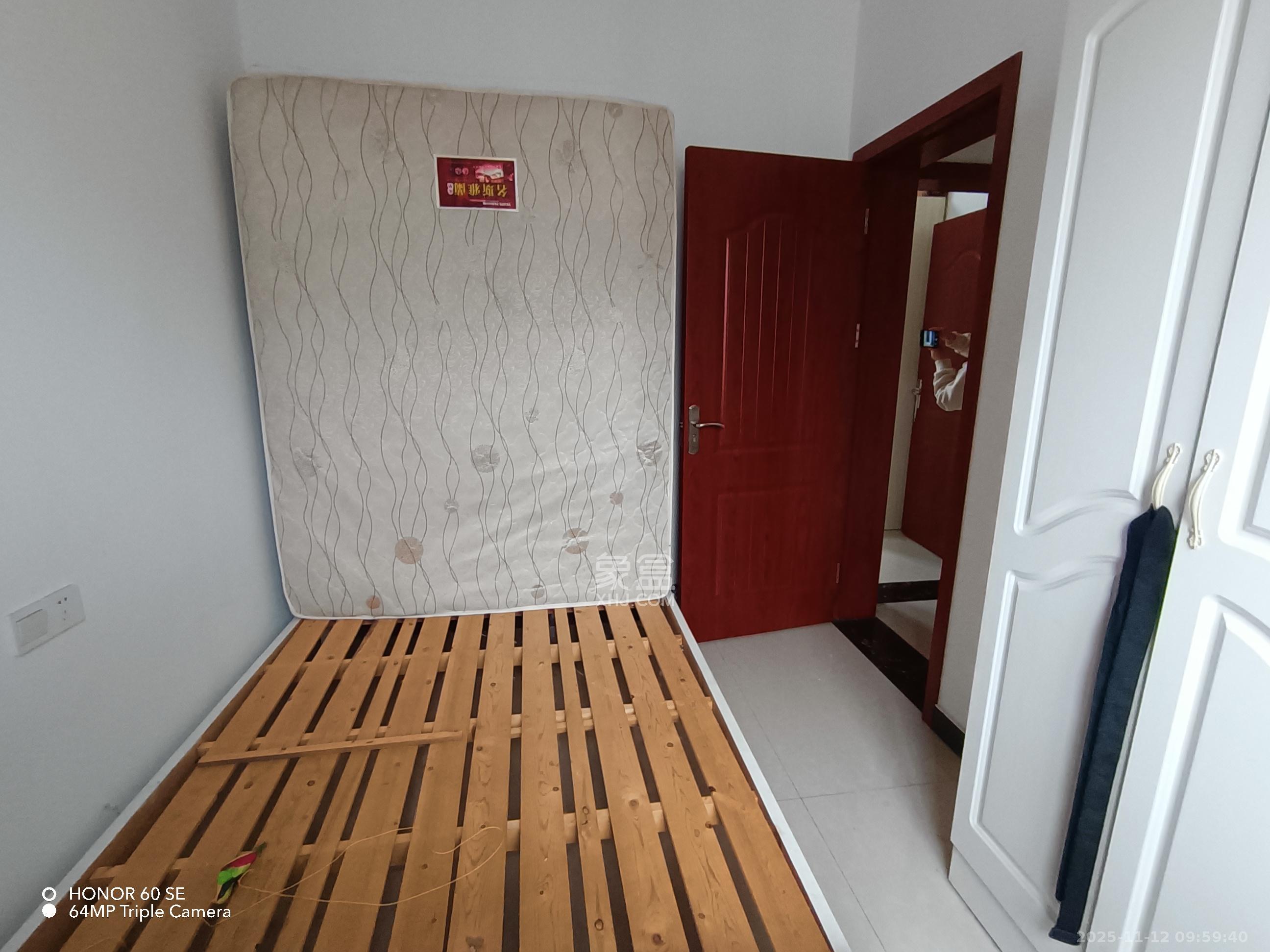 谷山乐园二期  3室2厅1卫    1900.0元/月室内图