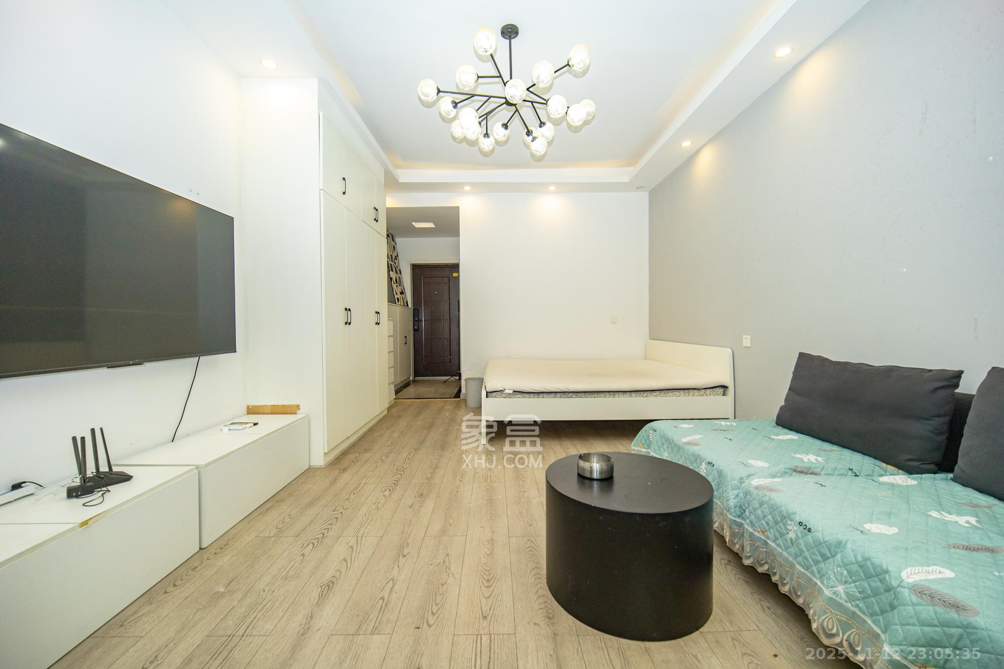 明城公寓  1室1厅1卫    21.8万客厅