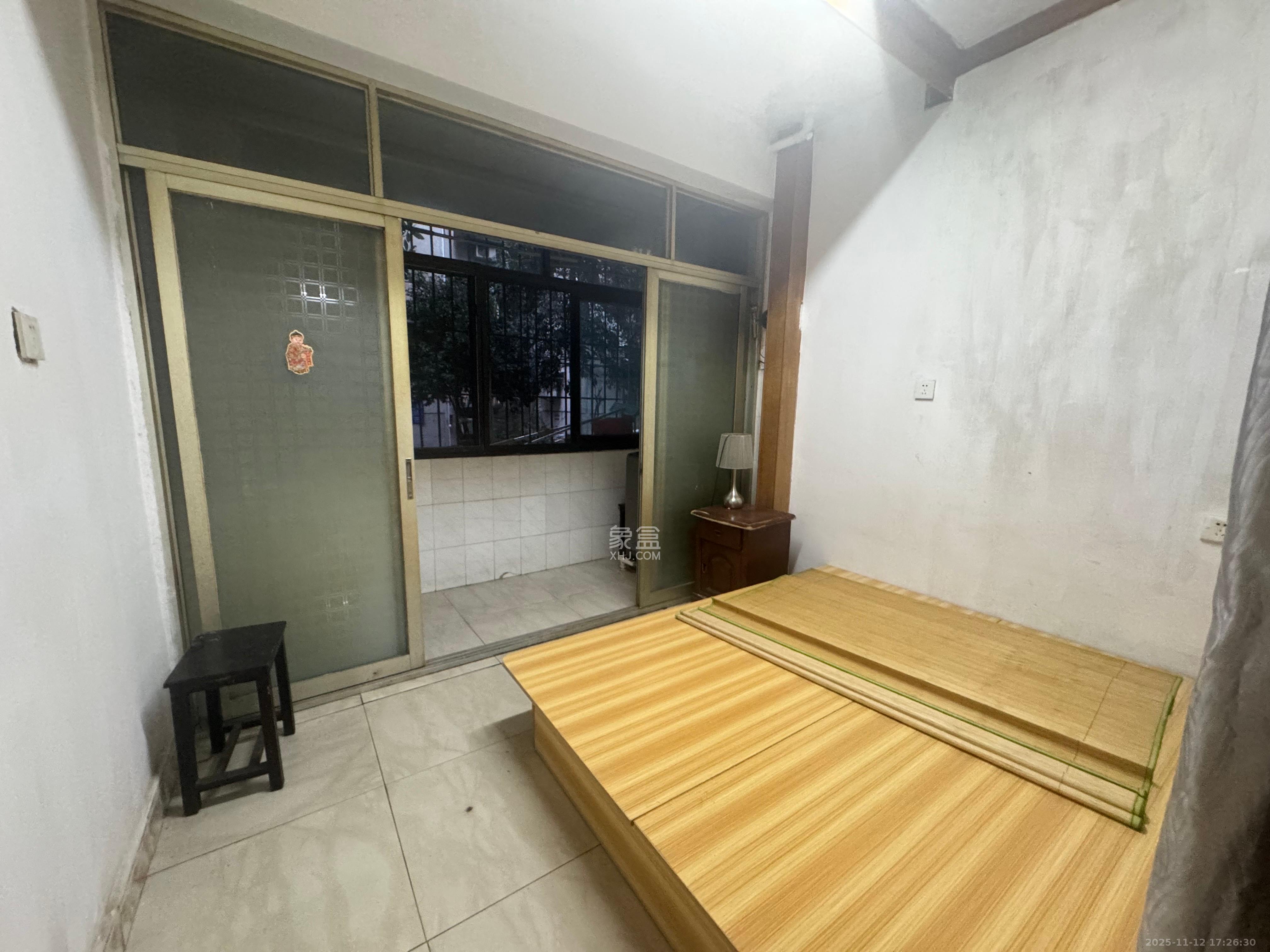 东风路招标局宿舍  3室2厅1卫    2400.0元/月室内图