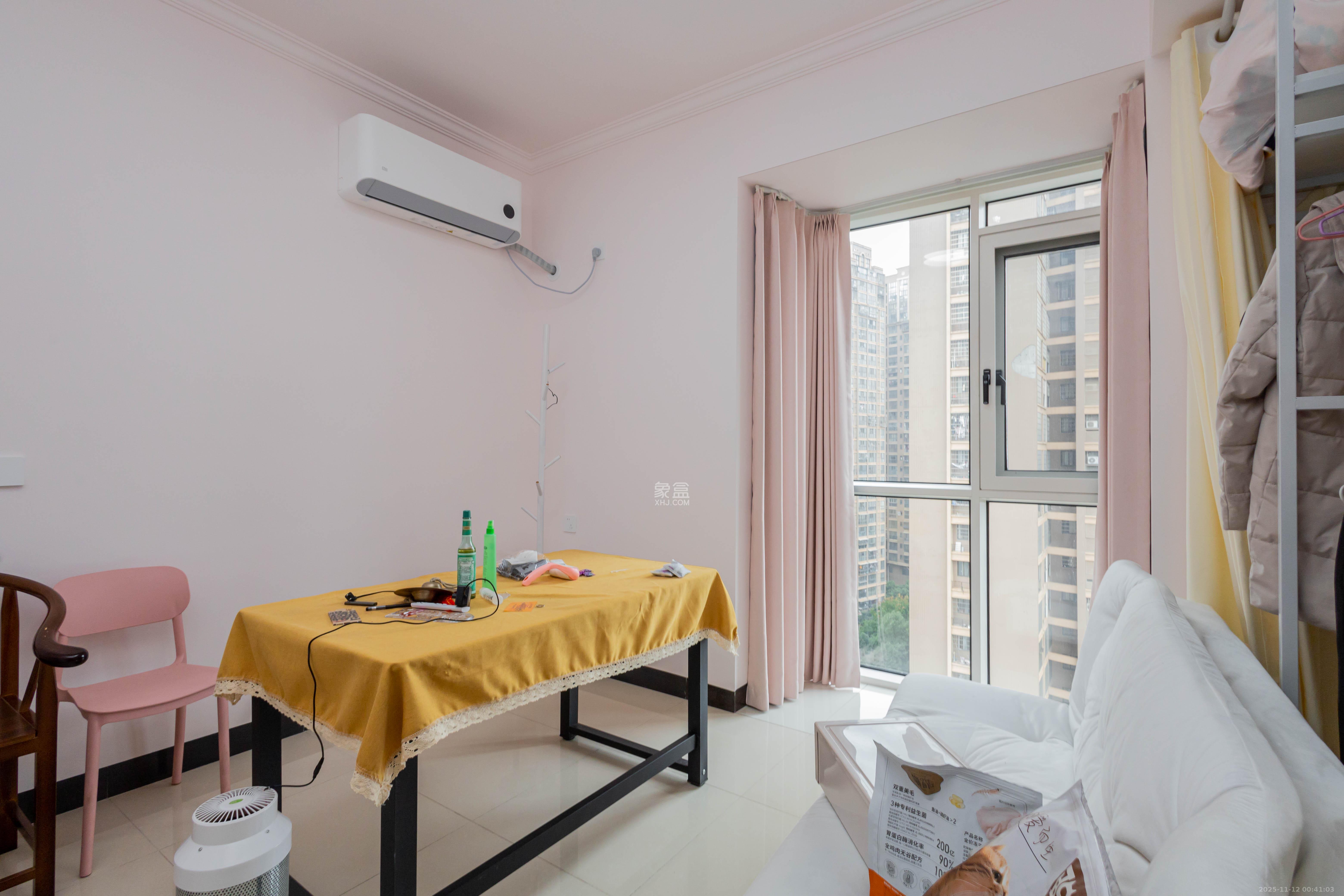 爵士湘  4室2厅1卫    68.0万卧室