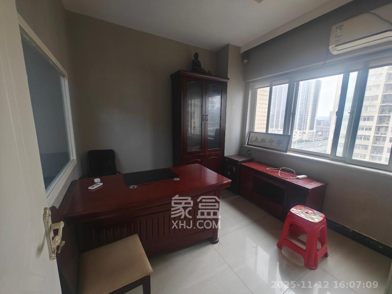 长远华樟名府  1室1厅1卫    1400.0元/月室内图