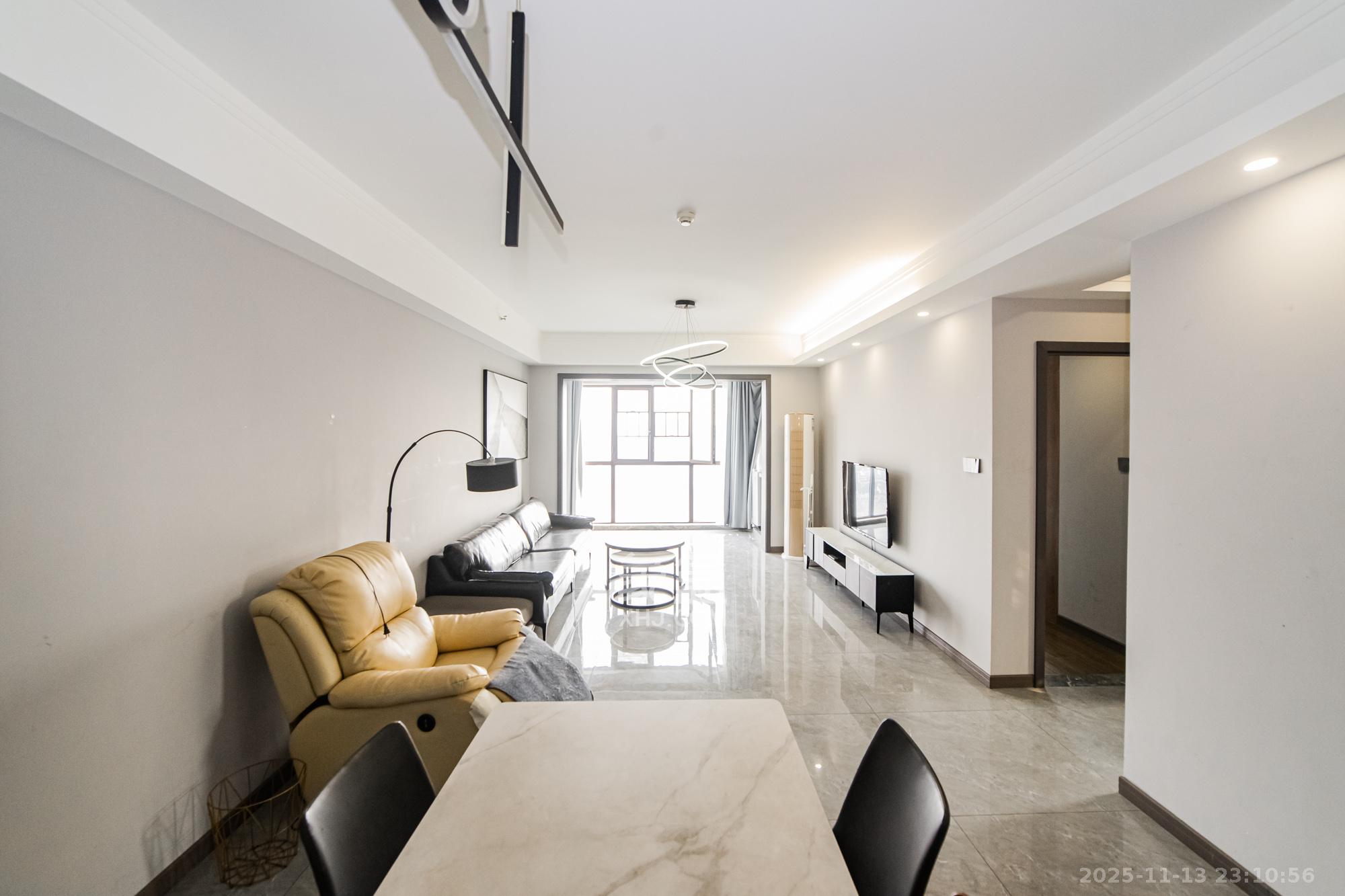 北辰三角洲C3区 3室2厅1卫 150.0万 北辰三角洲C3区 3室2厅1卫 150.0万客厅