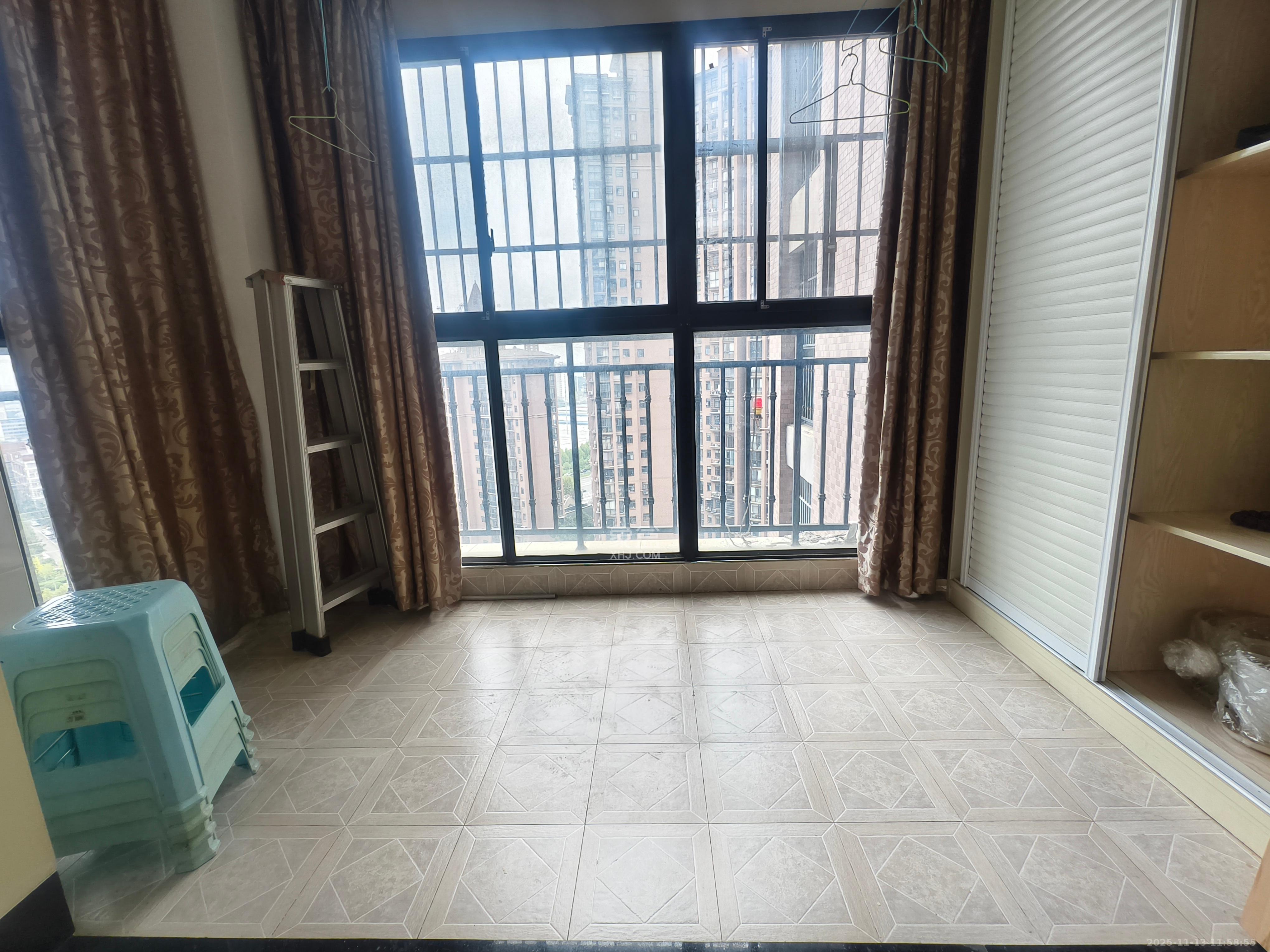 康桥长郡  4室2厅2卫    2600.0元/月室内图