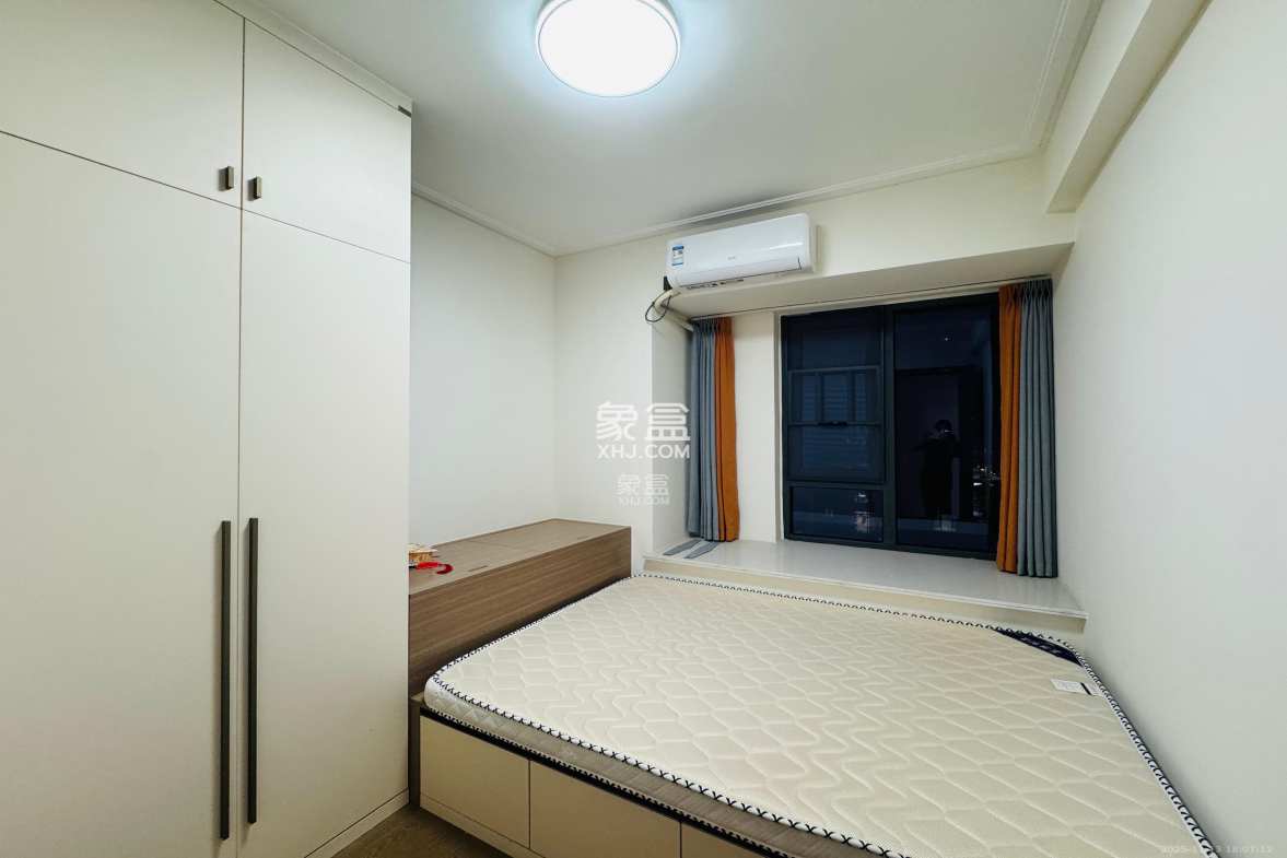 卓越中寰 4室2厅2卫 5500.0元/月 卓越中寰 4室2厅2卫 5500.0元/月室内图