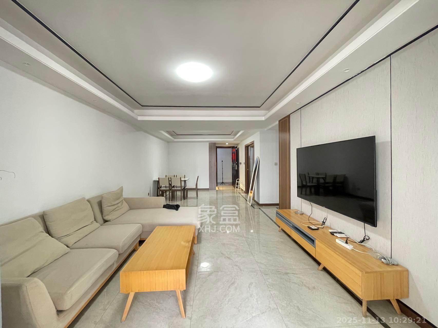 中国铁建金色蓝庭  3室2厅2卫    3200.0元/月