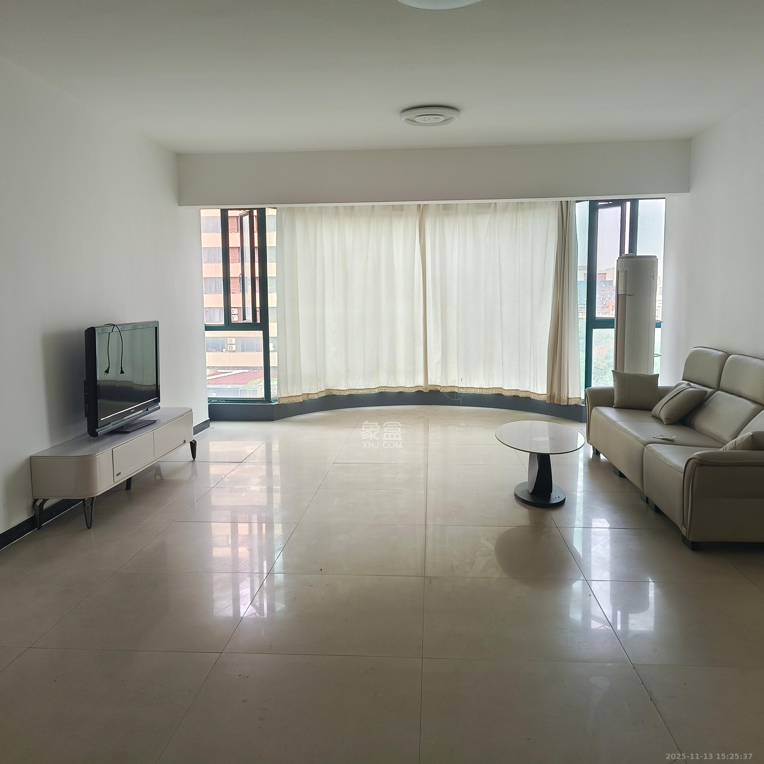 金色华庭  4室2厅2卫    4000.0元/月