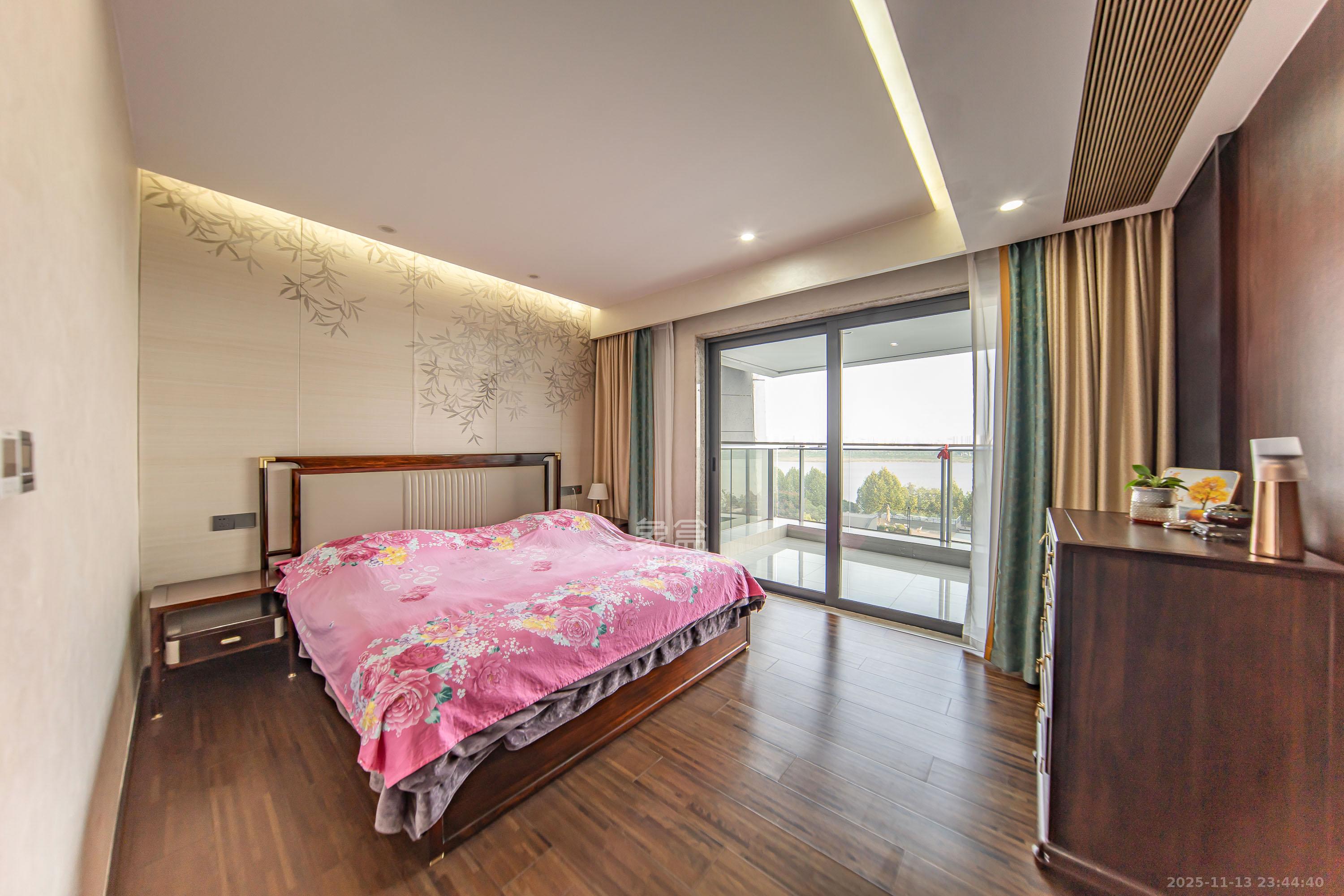 珠江颐德公馆 4室2厅3卫 380.0万 珠江颐德公馆 4室2厅3卫 380.0万卧室