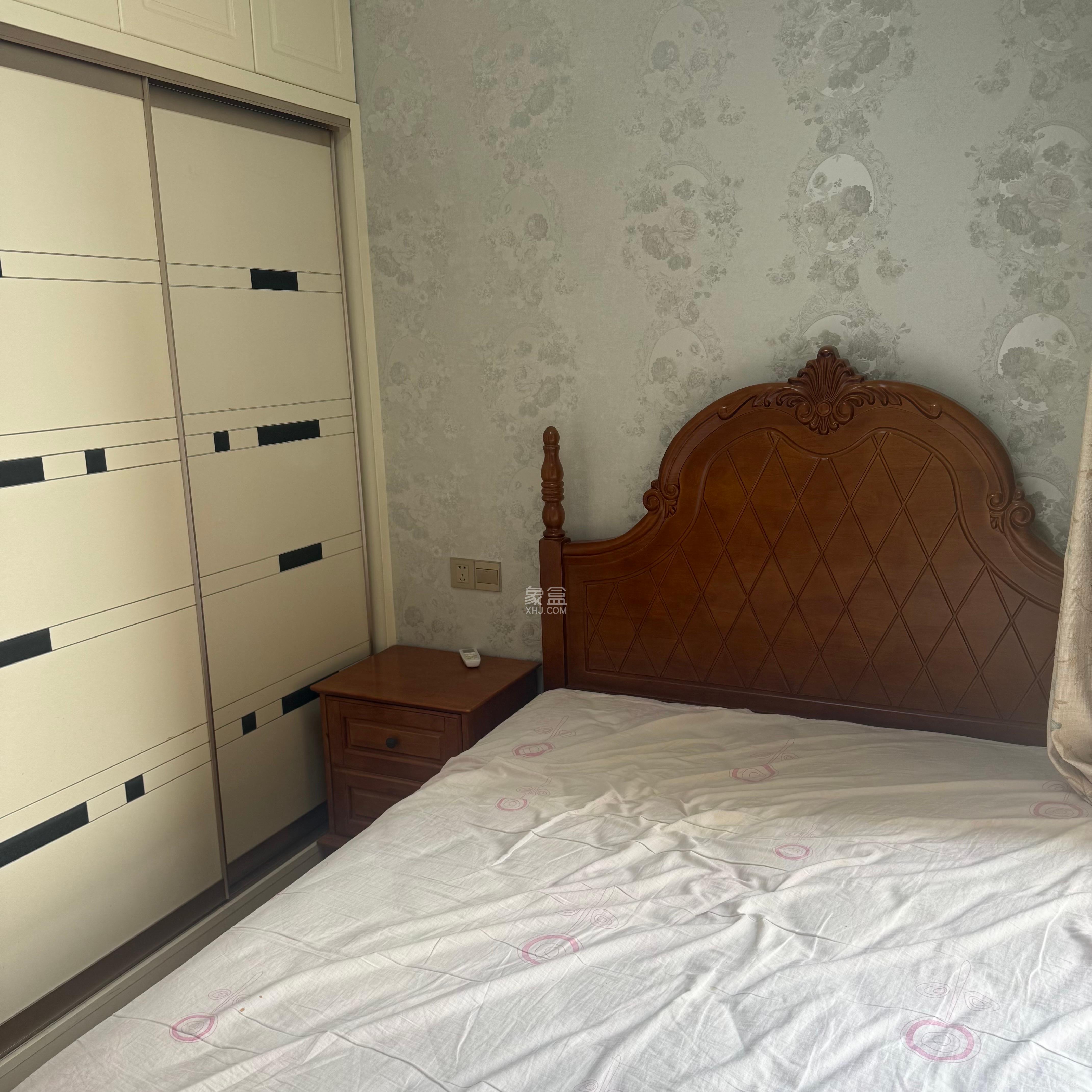 蓝光幸福满庭  3室2厅1卫    2300.0元/月室内图