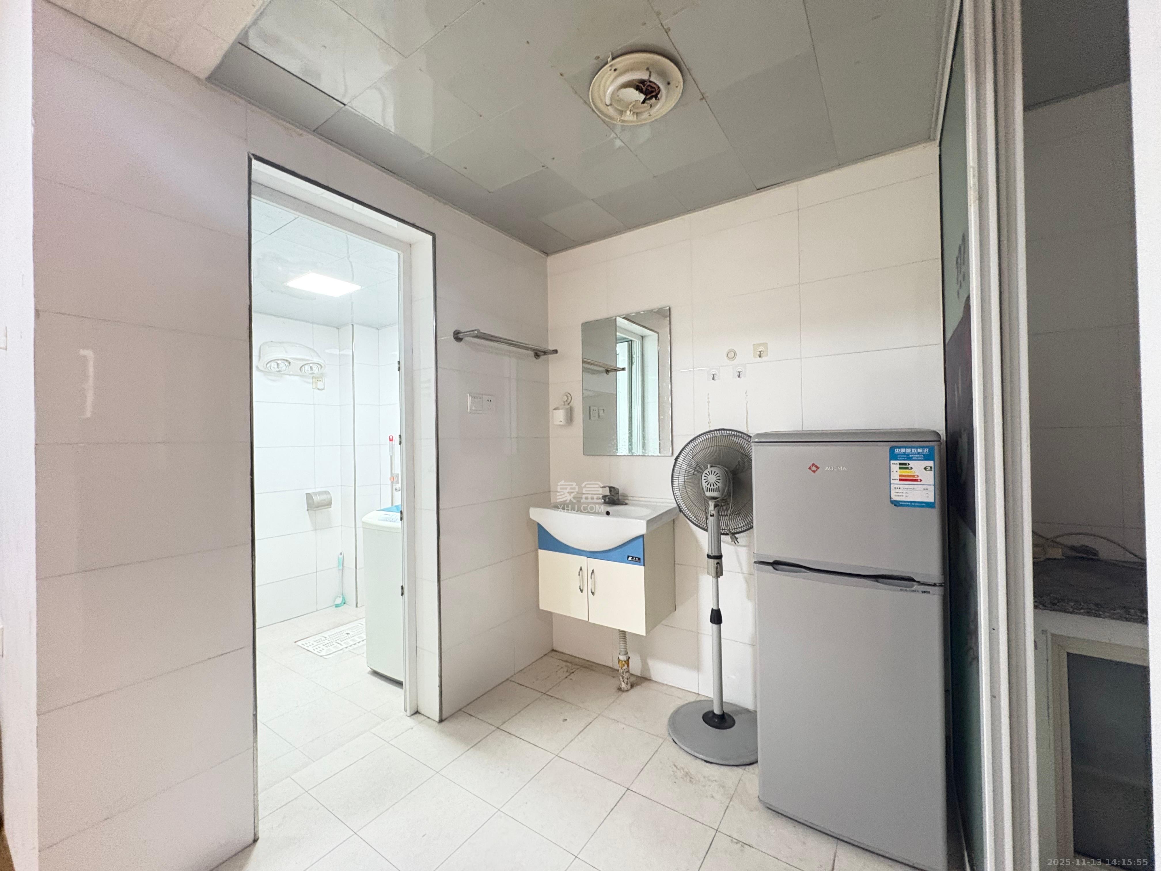 左岸右岸  1室1厅1卫    1200.0元/月室内图