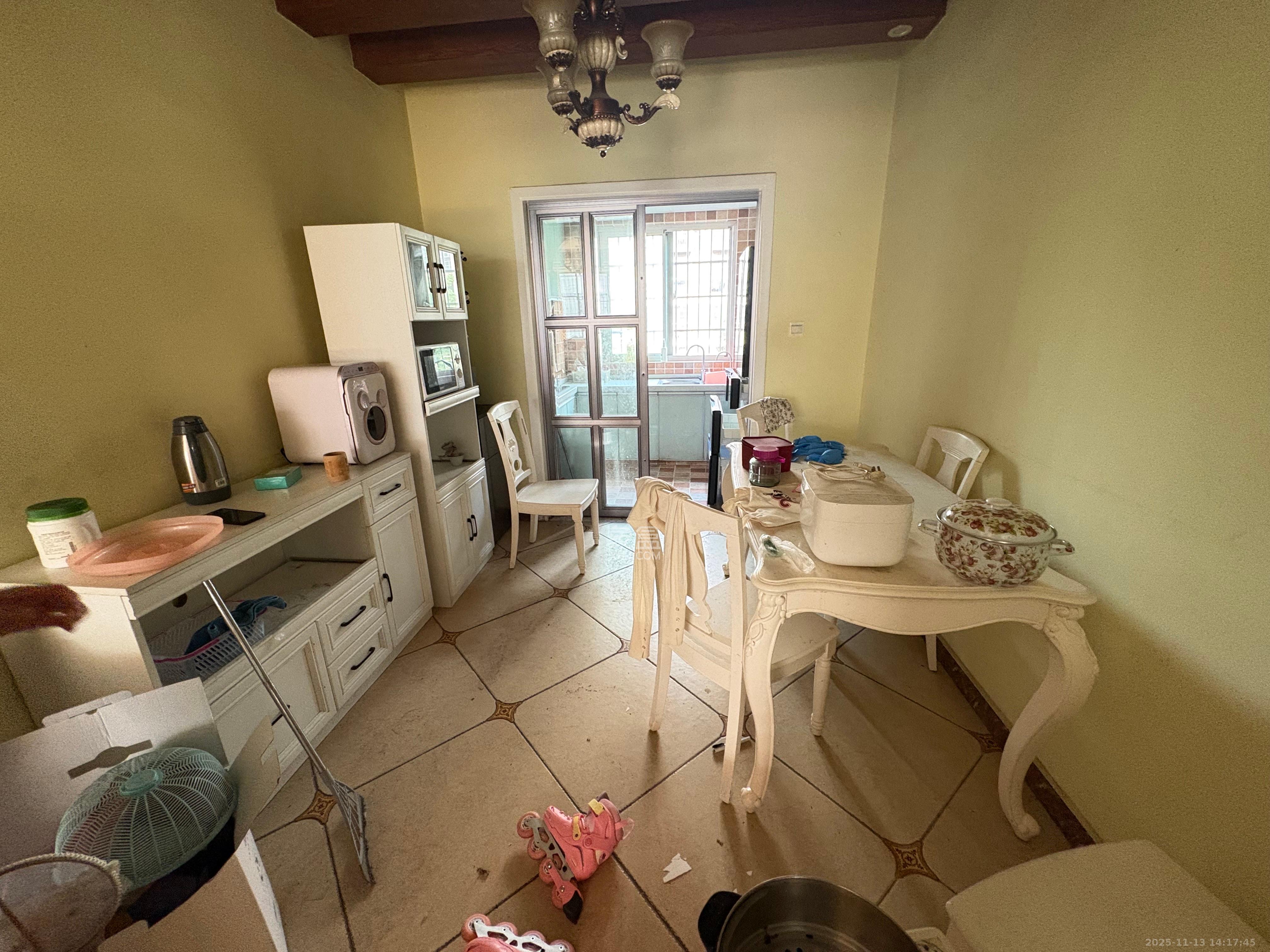 山水湾  3室2厅2卫    2500.0元/月室内图