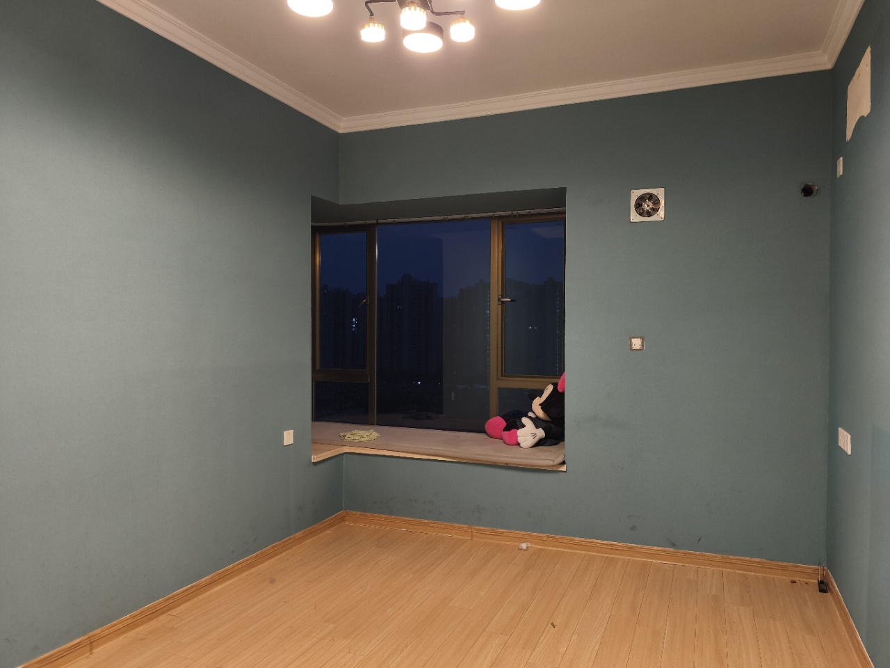 碧桂园 4室2厅3卫 2500.0元/月 碧桂园 4室2厅3卫 2500.0元/月室内图