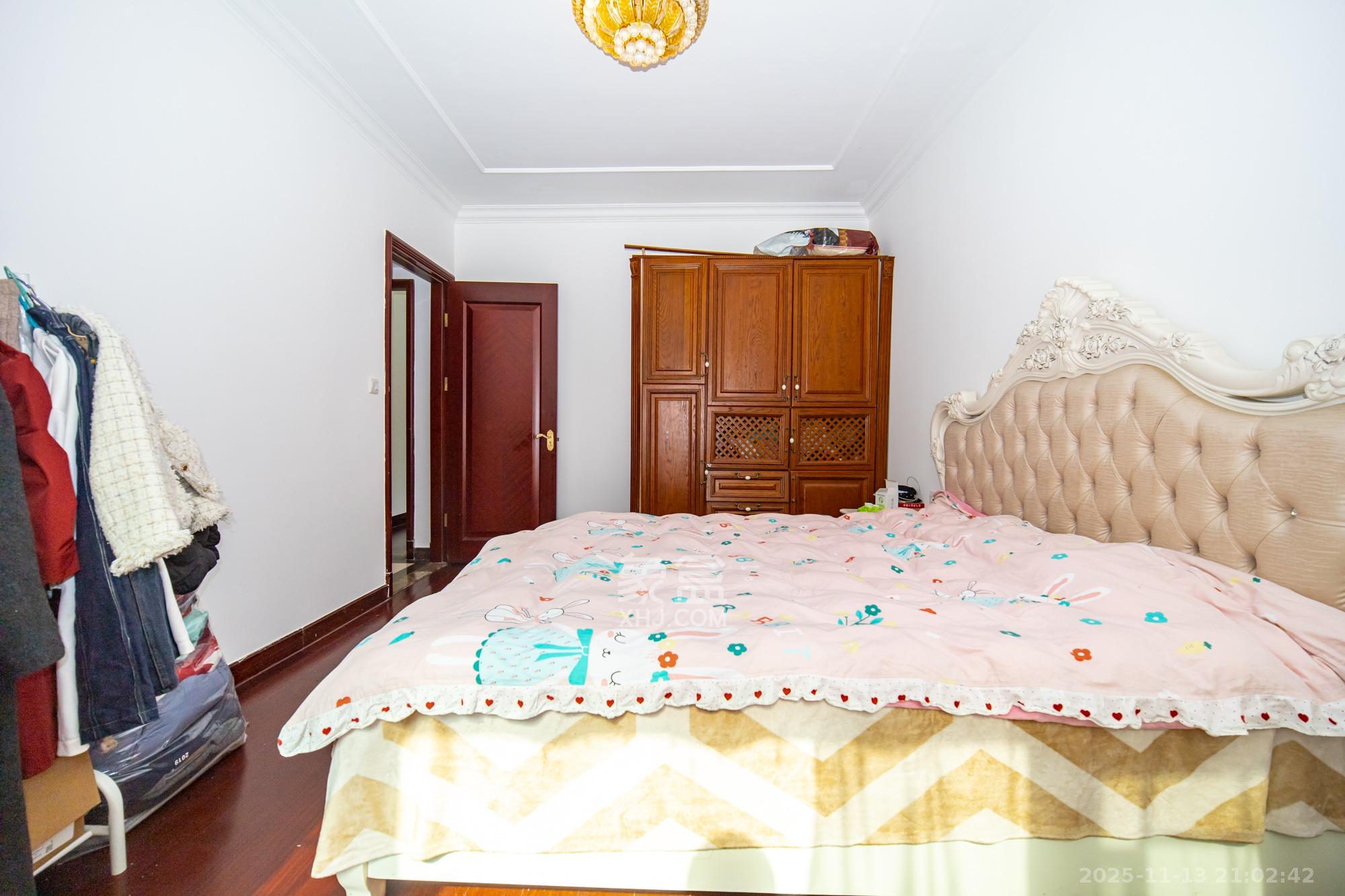 恒大翡翠华庭  3室2厅1卫    65.8万卧室