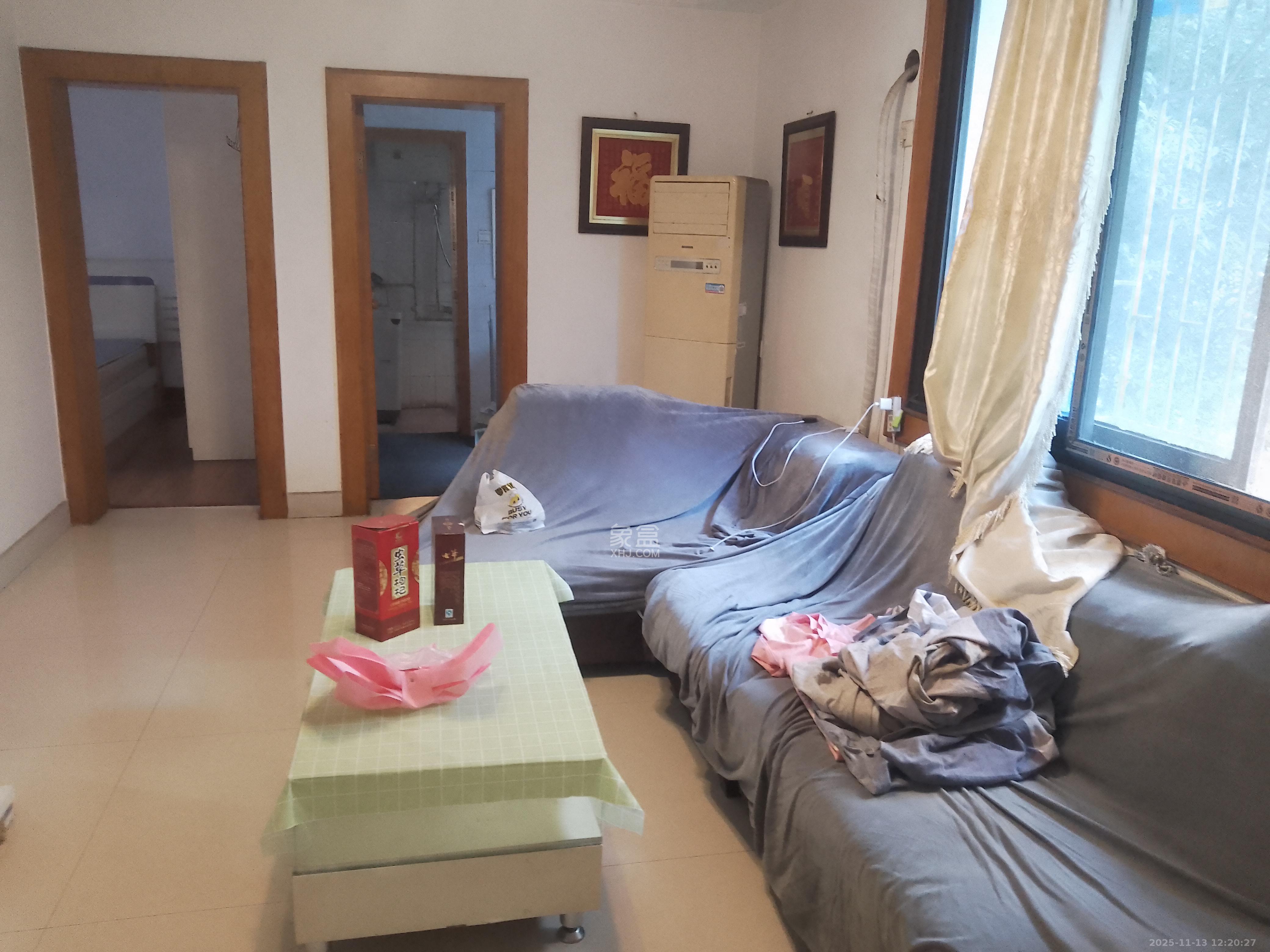 向东南社区  1室1厅1卫    1300.0元/月