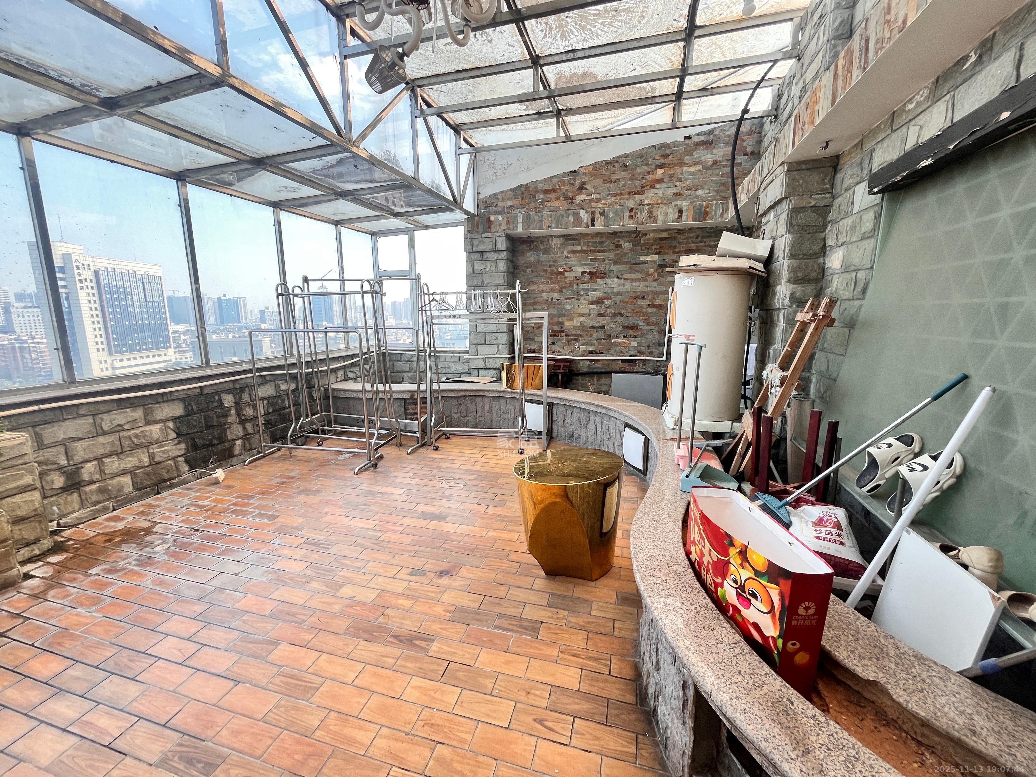 华联花园 5室2厅3卫 4200.0元/月 华联花园 5室2厅3卫 4200.0元/月室内图