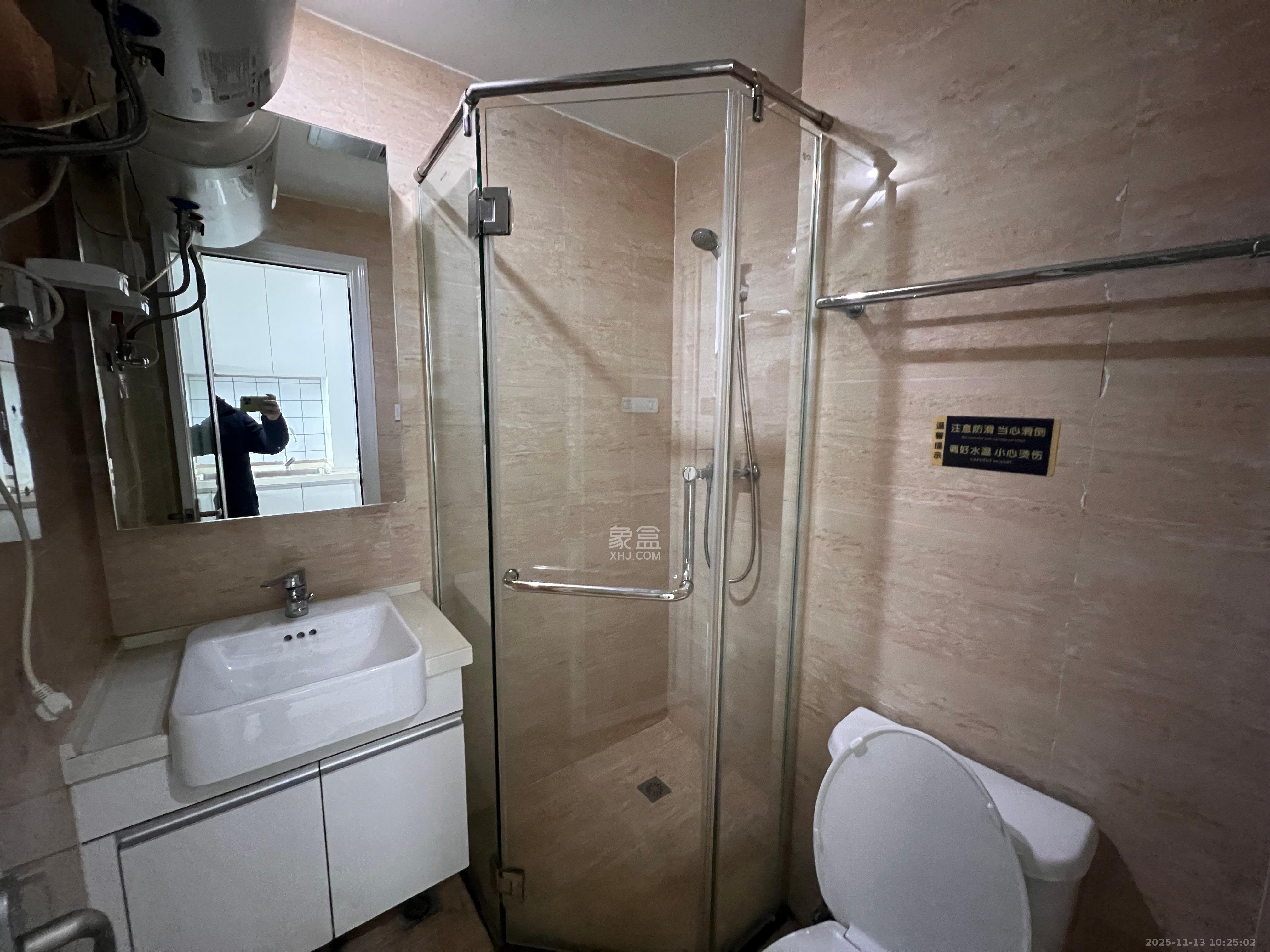 和景家园二期  2室1厅1卫    2000.0元/月室内图