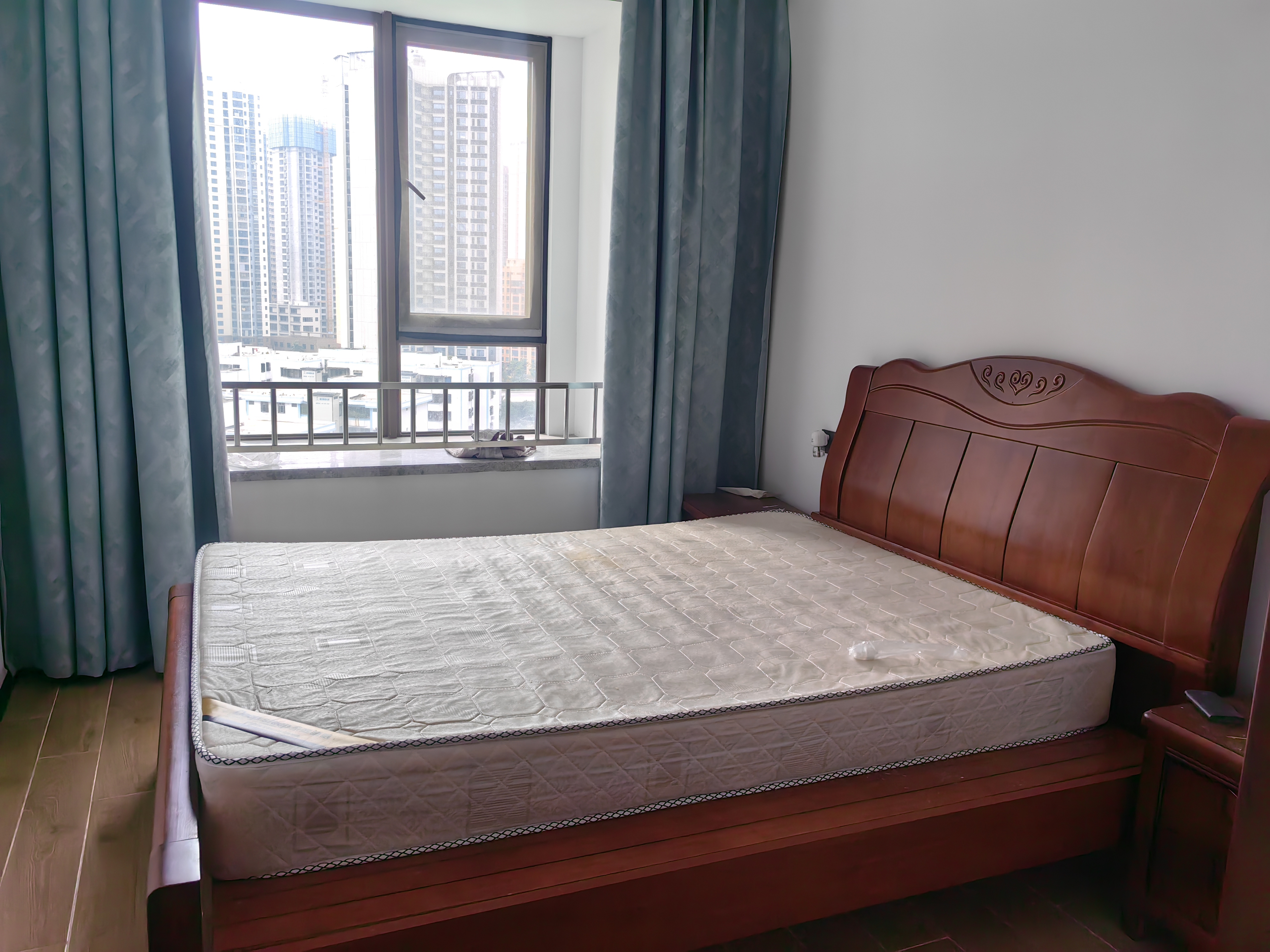 海航豪庭南苑  4室2厅2卫    5800.0元/月室内图