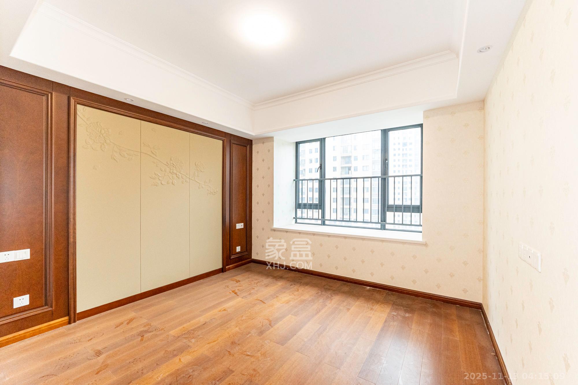 运达锦绣广场 5室2厅3卫 280.0万 运达锦绣广场 5室2厅3卫 280.0万卧室