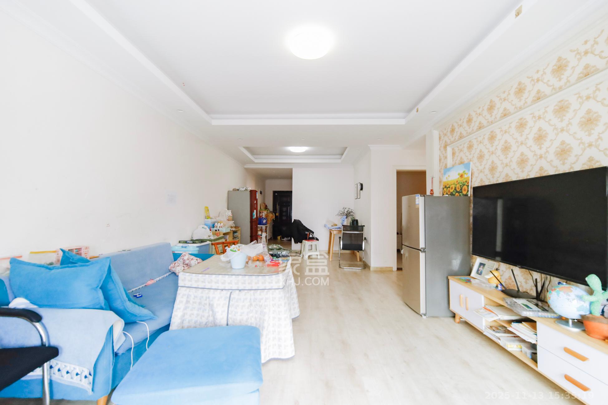 五江天街南区  3室2厅1卫    80.0万客厅