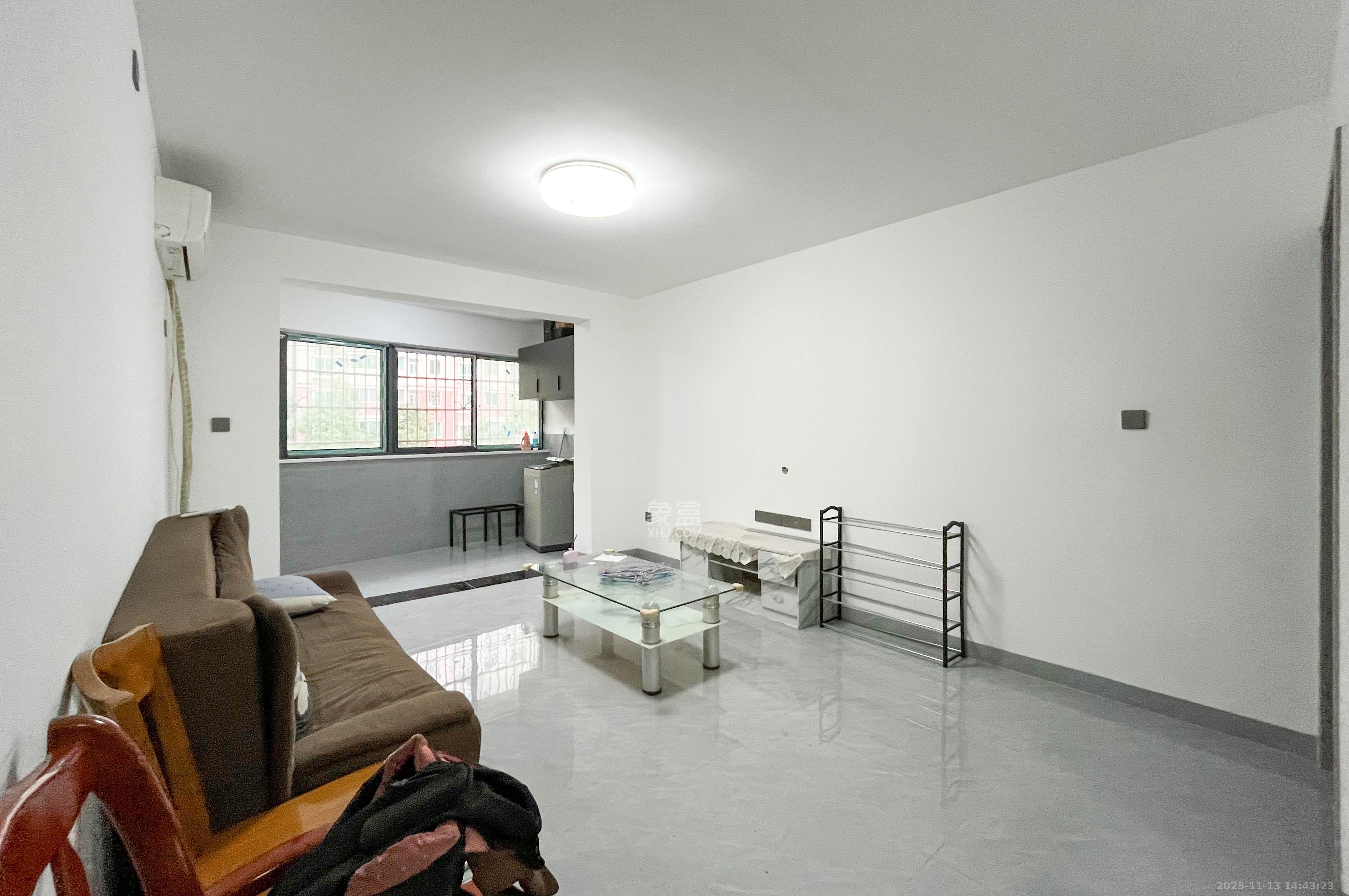 老灯泡厂宿舍(啤酒厂宿舍) 2室2厅1卫 60.0万 老灯泡厂宿舍(啤酒厂宿舍) 2室2厅1卫 60.0万客厅