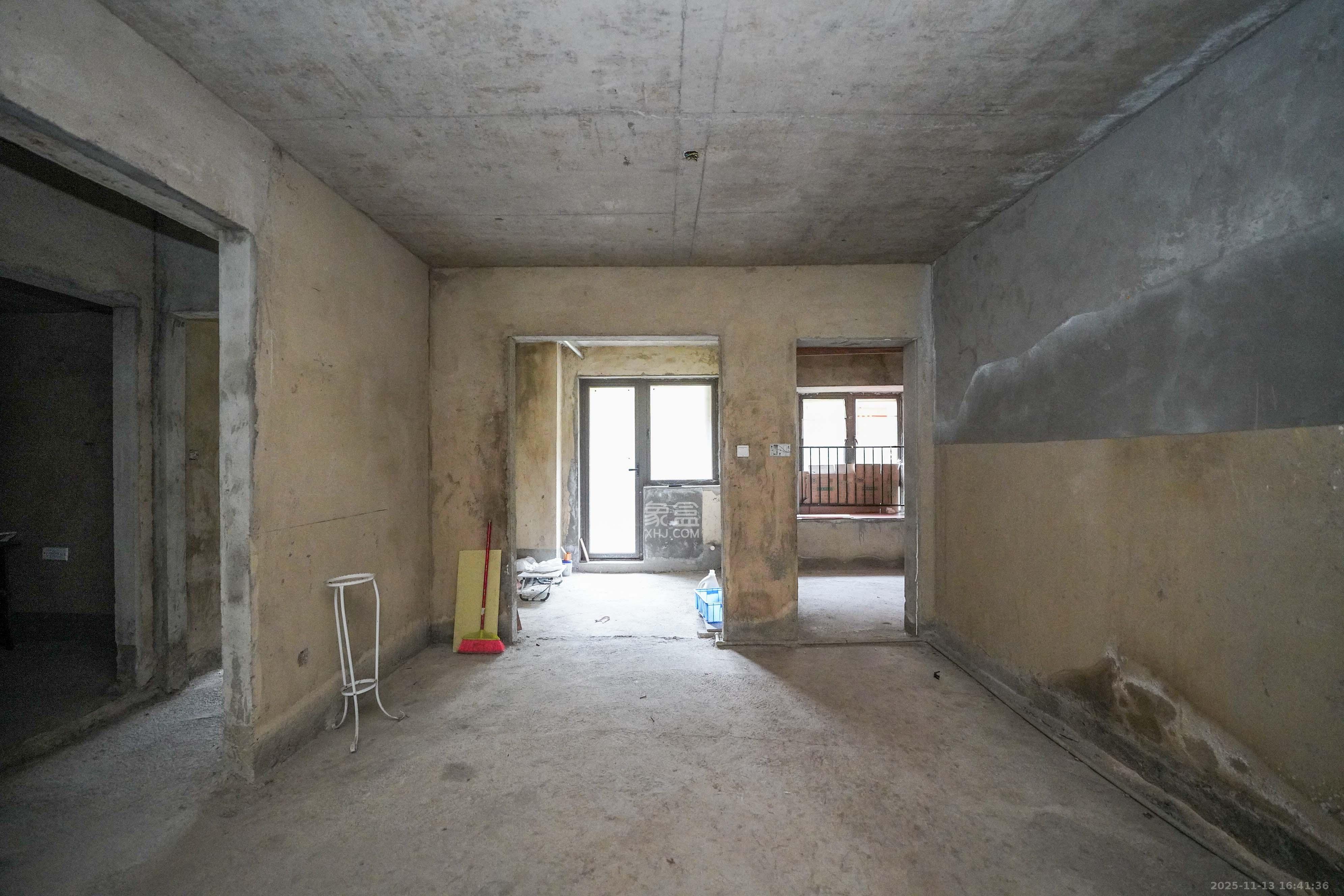 碧桂园公园壹号(凯怡茗苑) 3室2厅2卫 65.0万 碧桂园公园壹号(凯怡茗苑) 3室2厅2卫 65.0万客厅