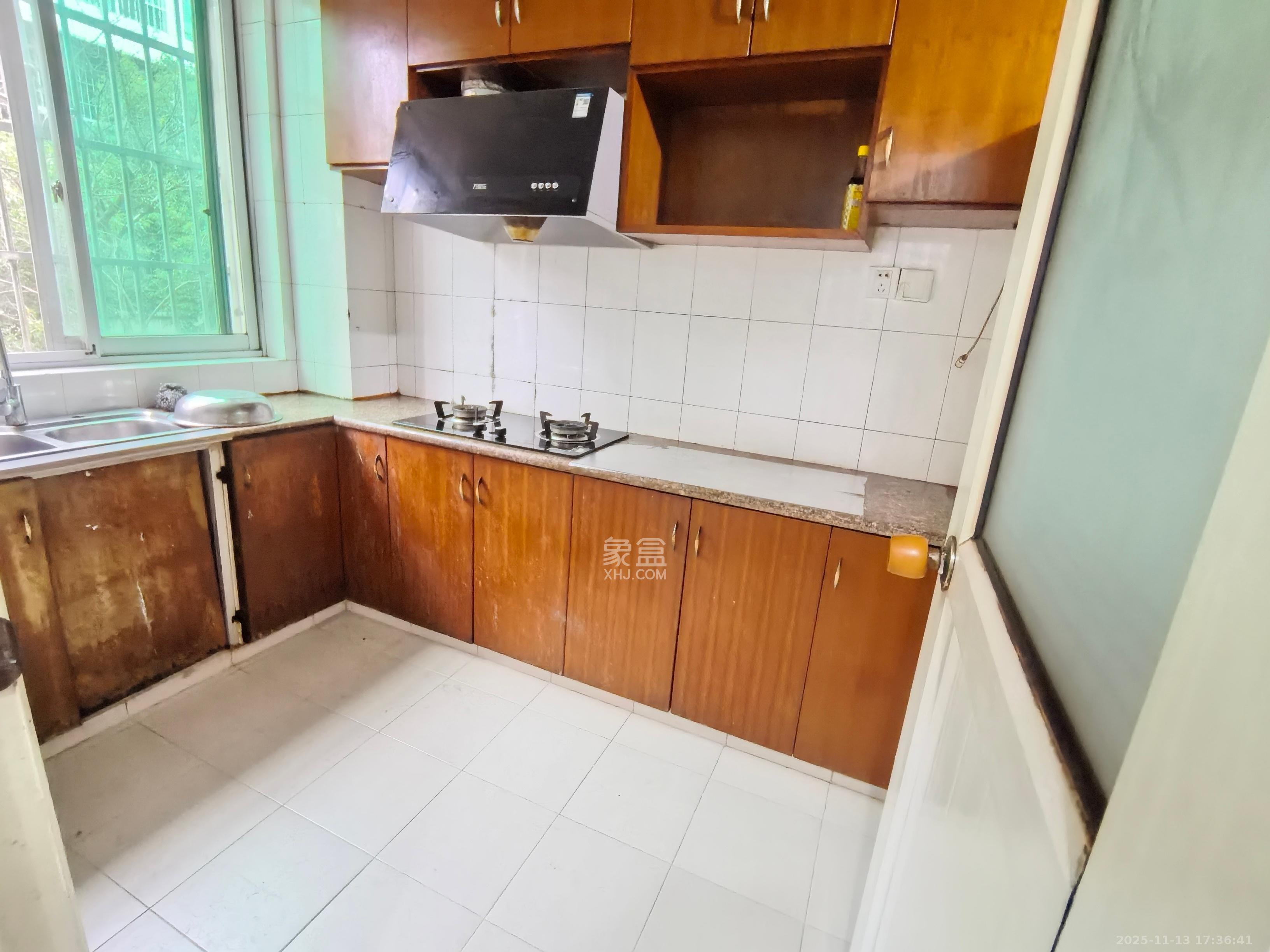 中南汽车世界  2室2厅1卫    1200.0元/月室内图