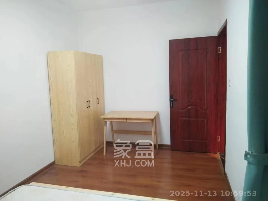 八方小区B区  3室2厅2卫    3800.0元/月室内图