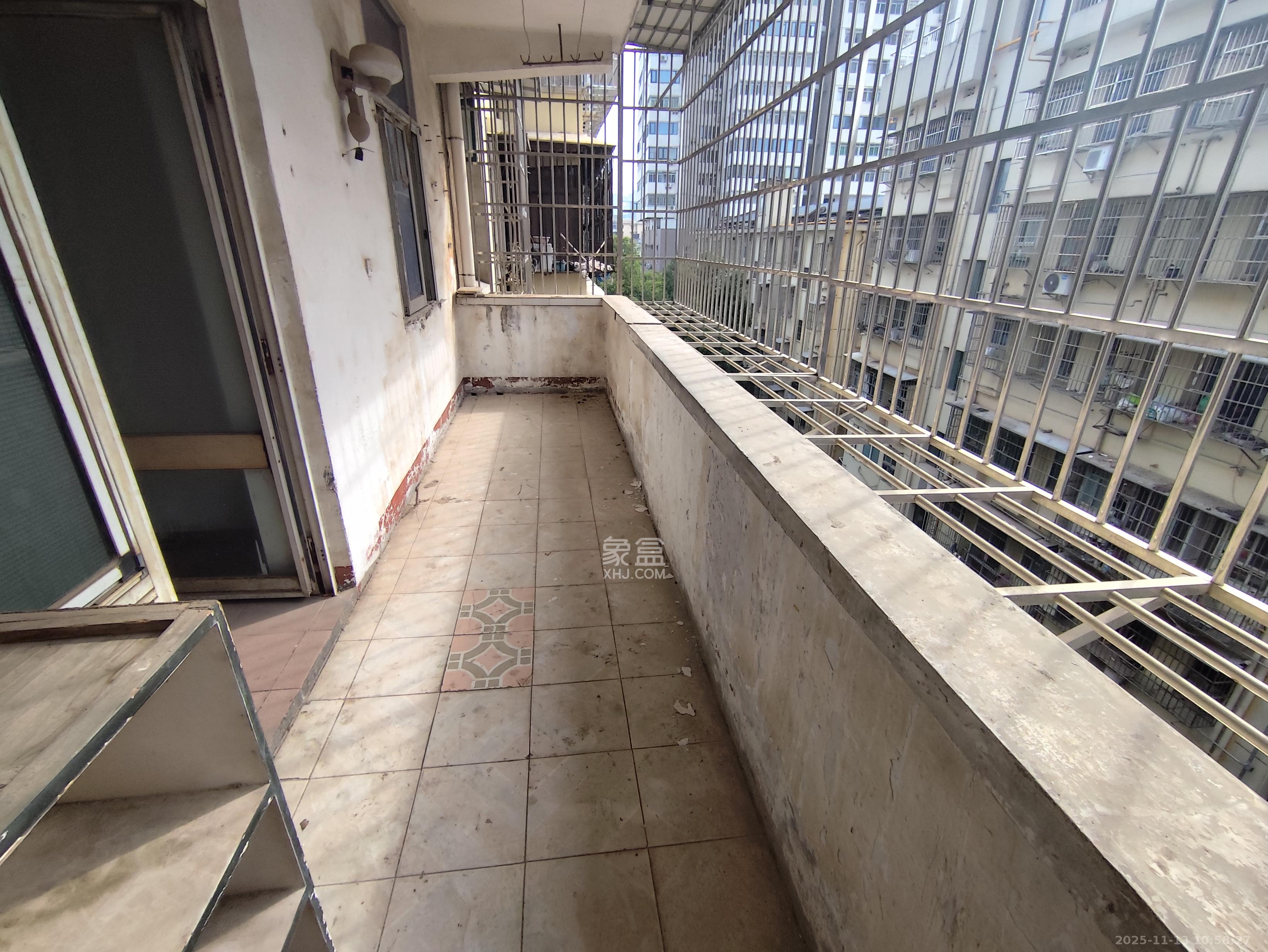 下碧湘街小区  3室1厅1卫    1500.0元/月室内图