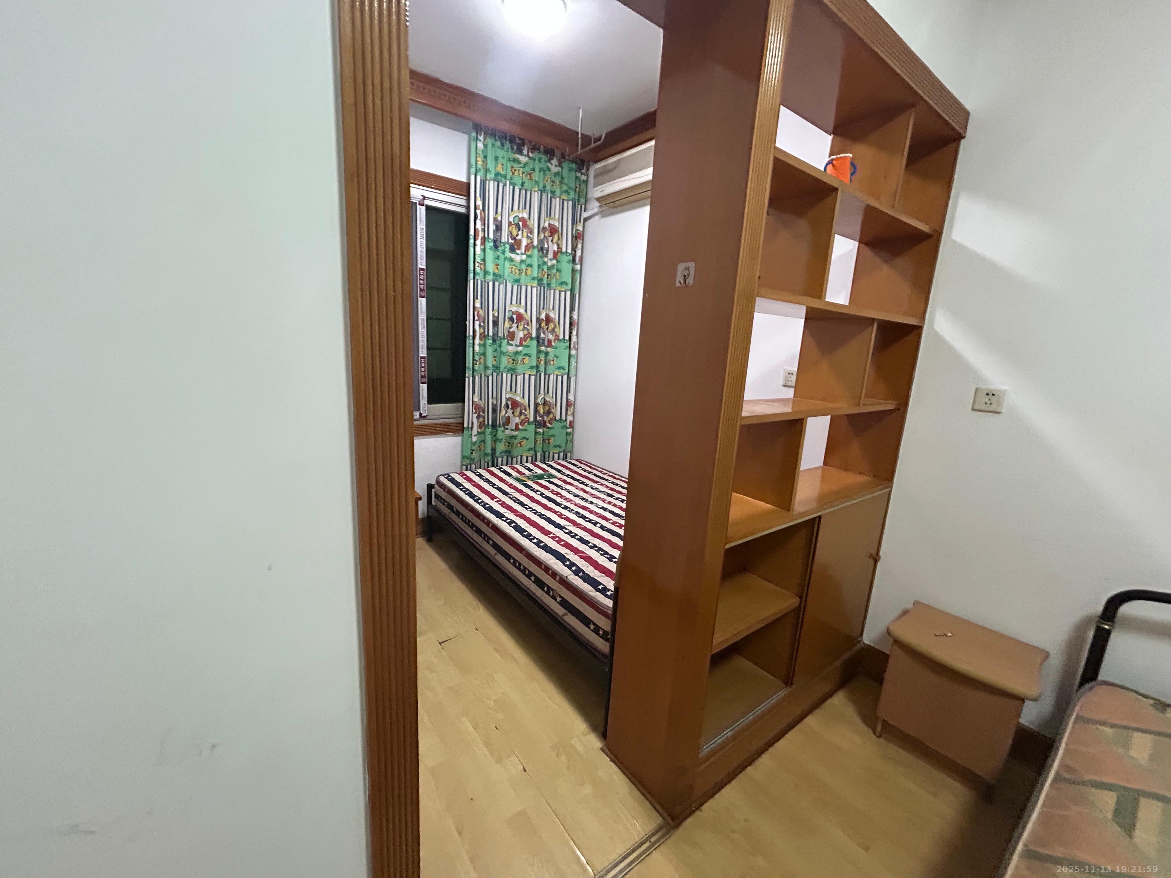 梅岭村 3室2厅1卫 2200.0元/月 梅岭村 3室2厅1卫 2200.0元/月室内图