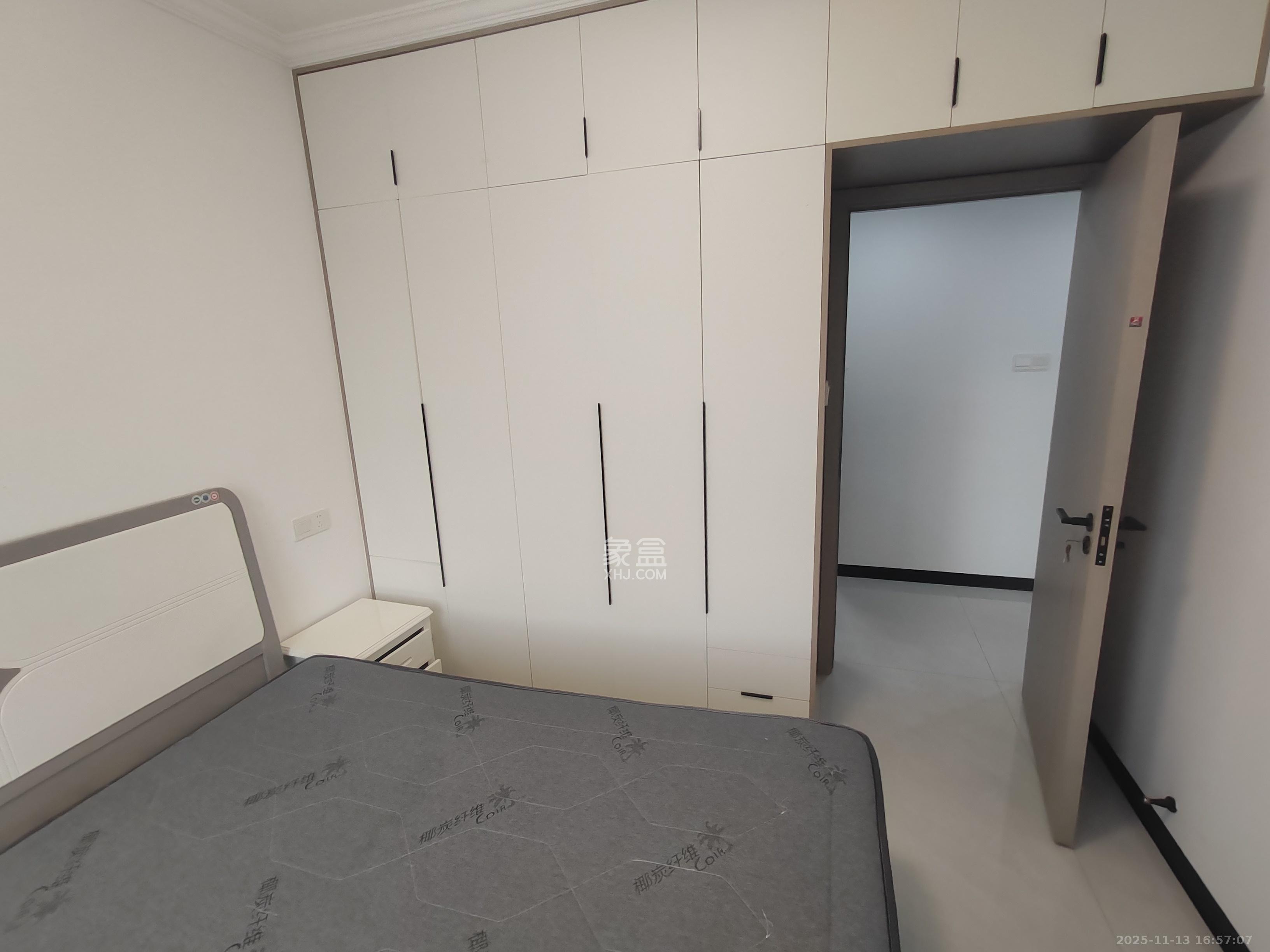 桥头家园三期  4室2厅2卫    2600.0元/月室内图