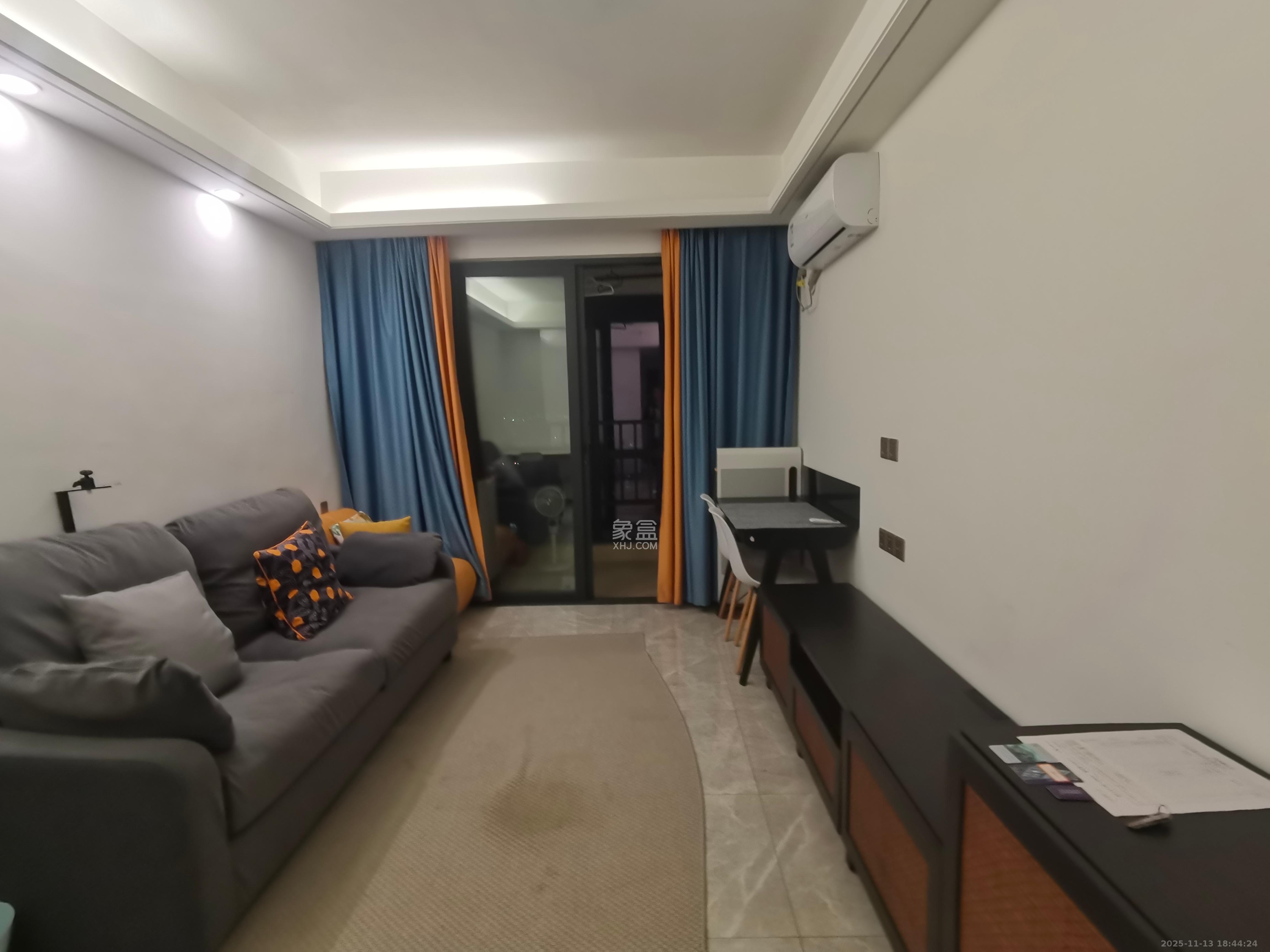 中海阅江府  1室1厅1卫    2500.0元/月