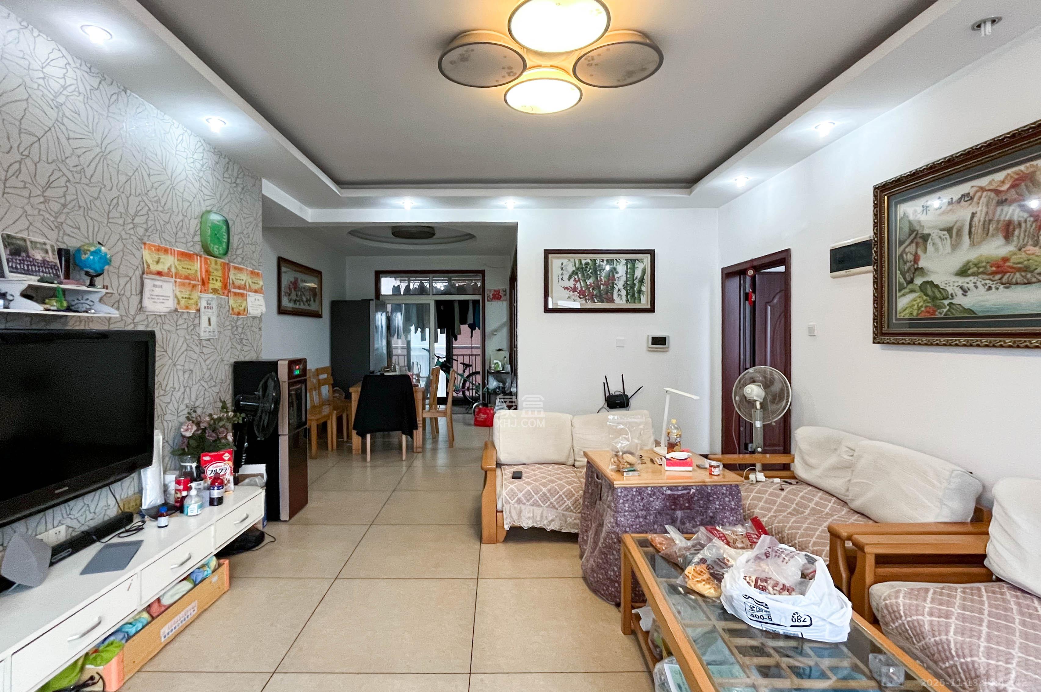 西点公园里  3室2厅2卫    156.0万客厅