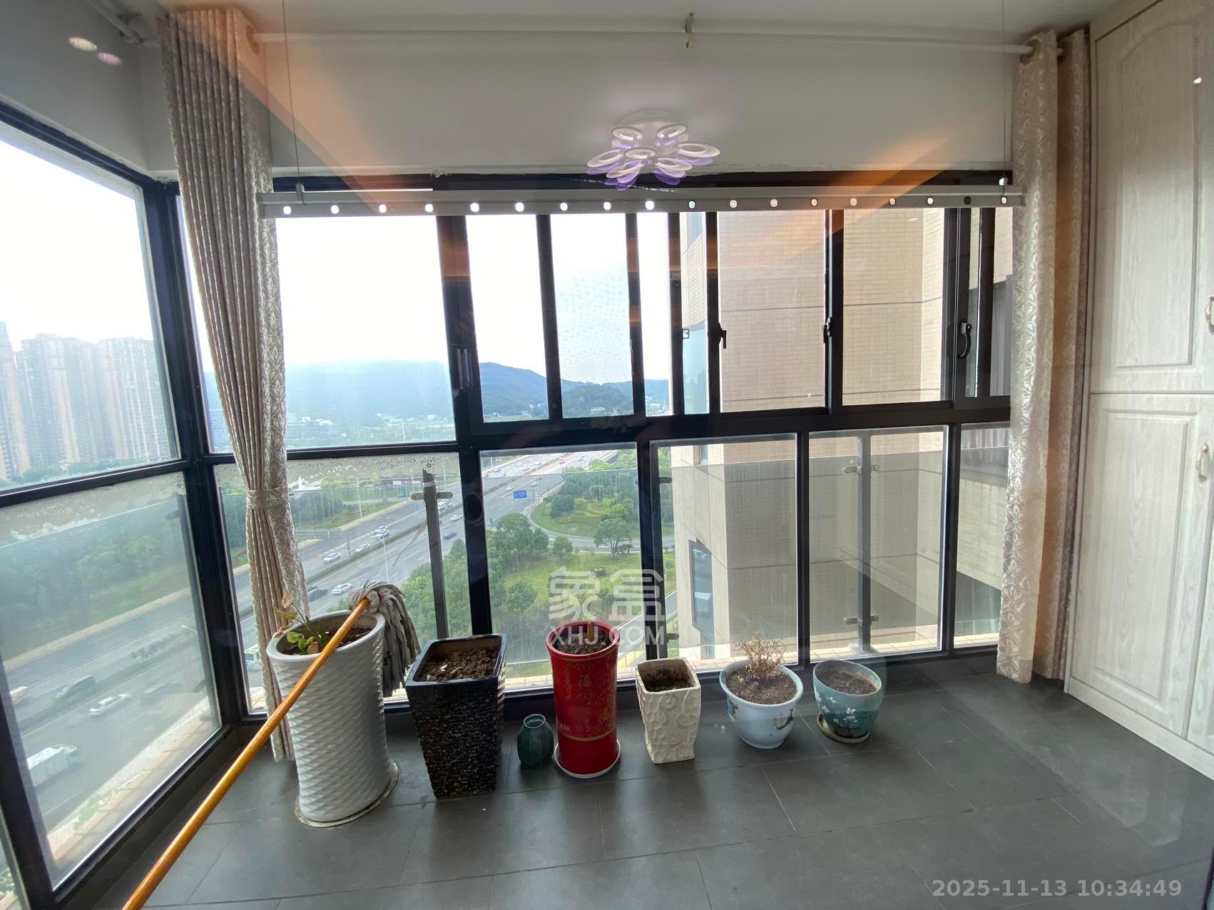 达美D6区  4室2厅2卫    3500.0元/月室内图