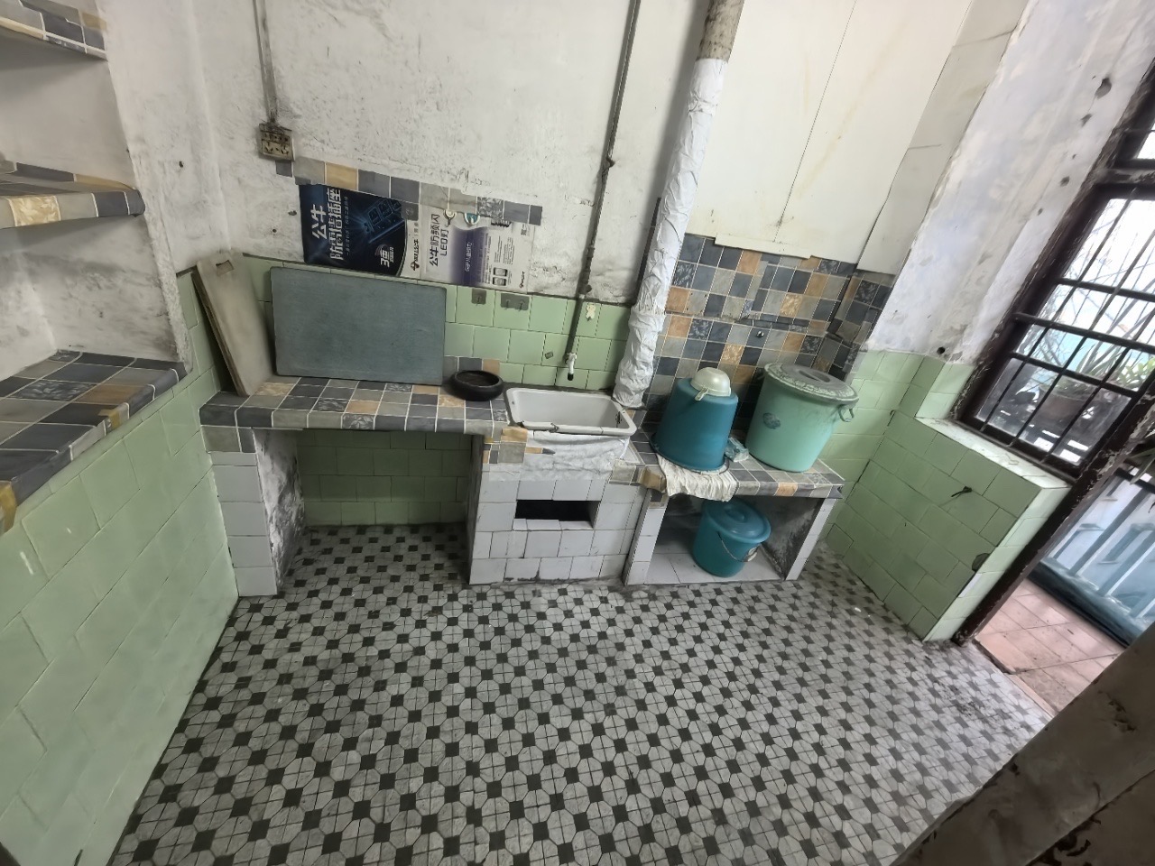 甸花新村 3室2厅1卫 59.0万 甸花新村 3室2厅1卫 59.0万客厅