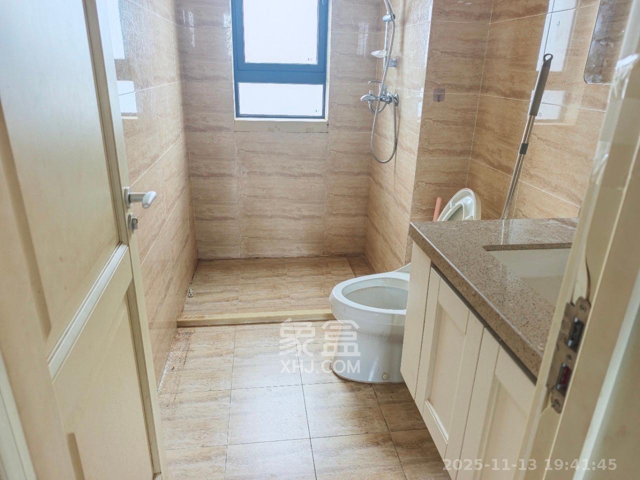 万科魅力之城锋镜里 3室2厅2卫 2800.0元/月 万科魅力之城锋镜里 3室2厅2卫 2800.0元/月室内图