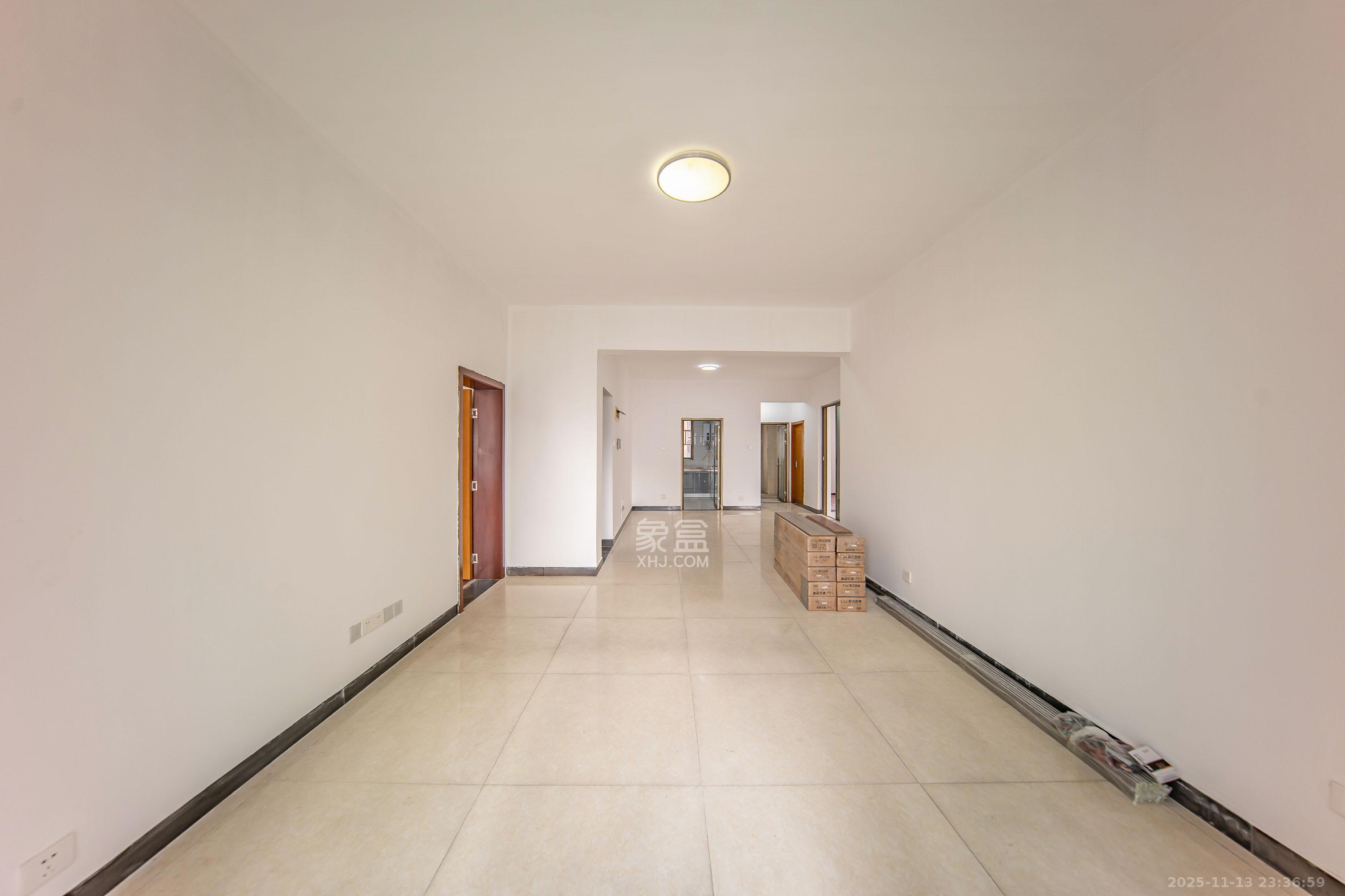 米兰春天  4室2厅2卫    75.8万