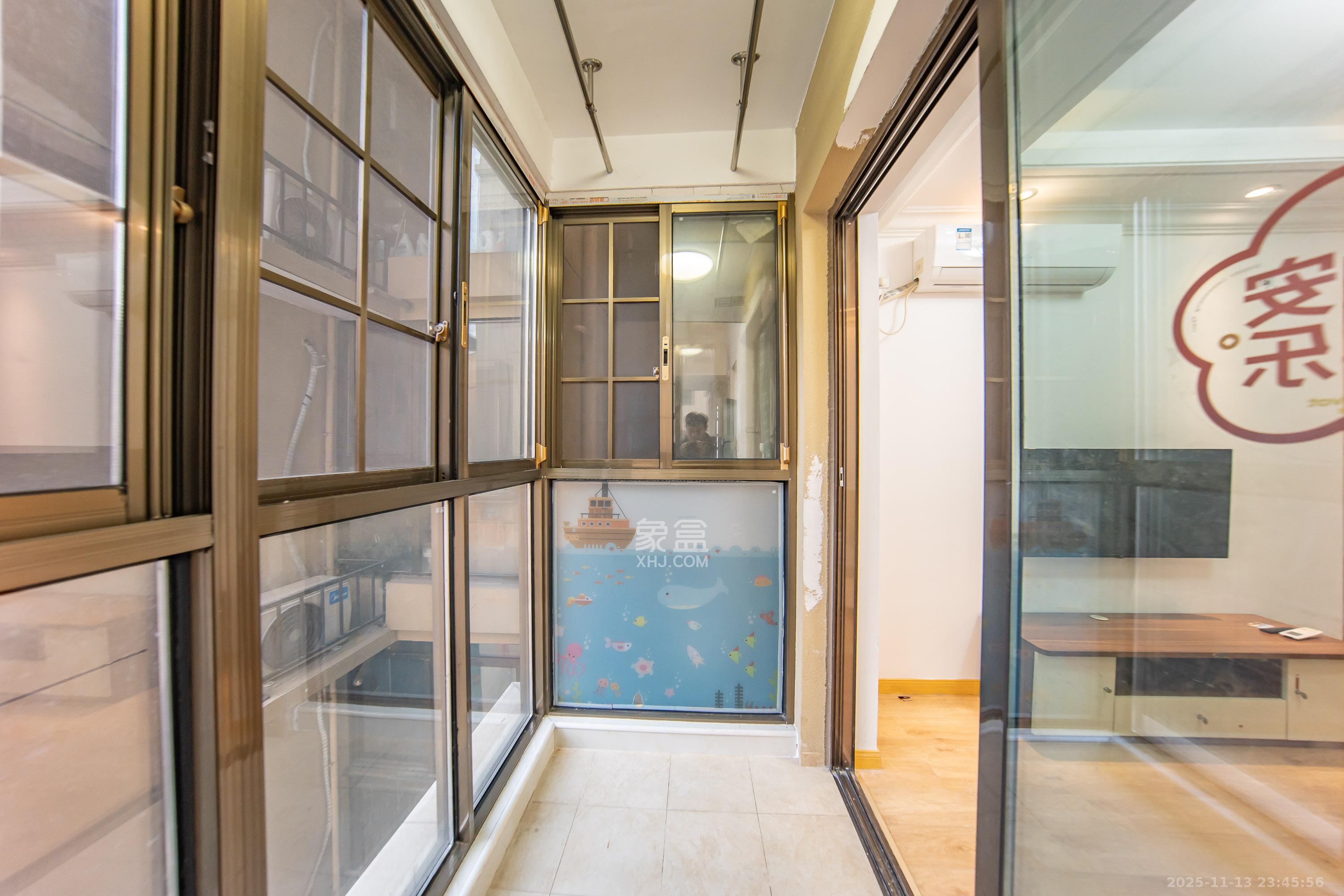 江山帝景哈佛 1室1厅1卫 41.8万 江山帝景哈佛 1室1厅1卫 41.8万阳台