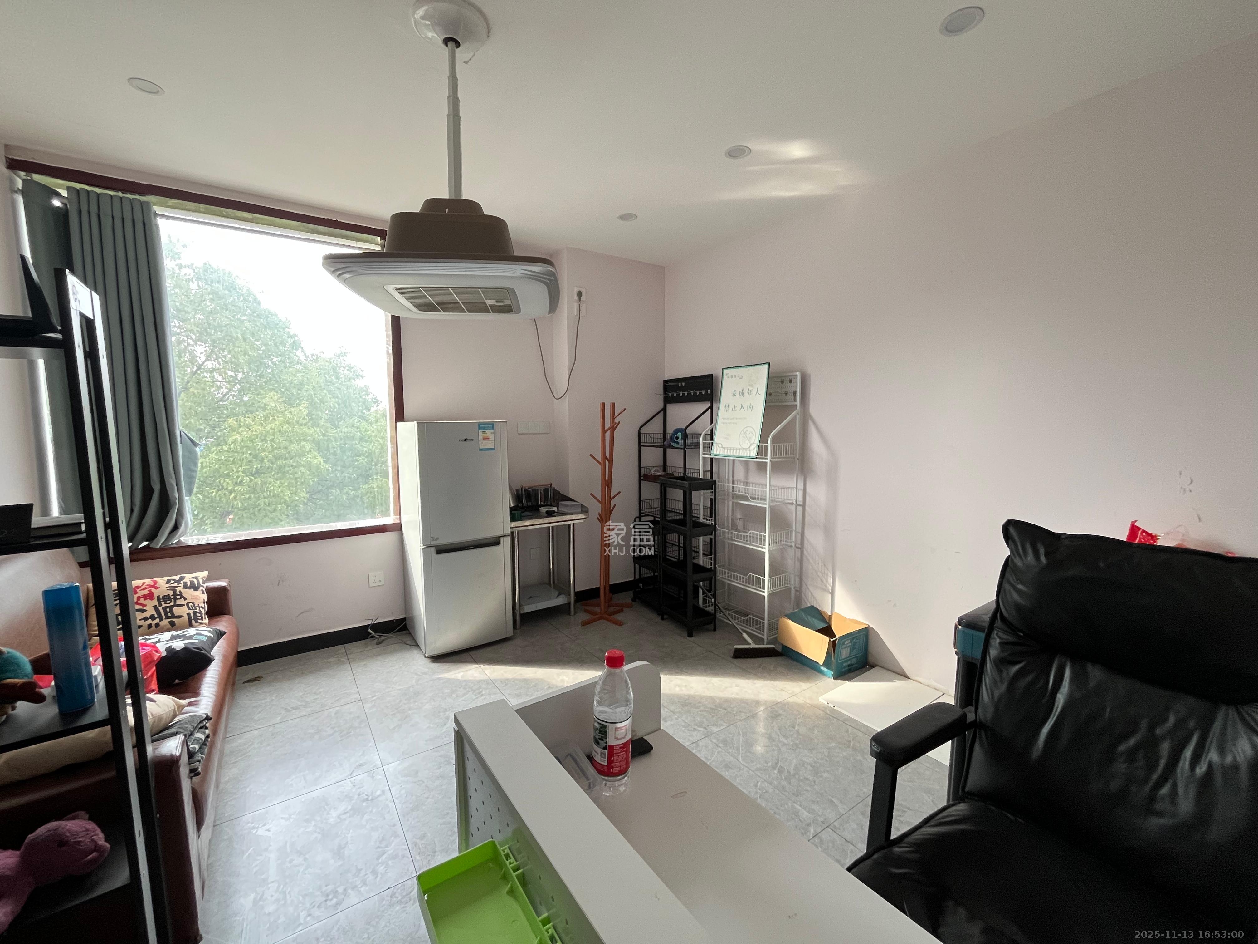 众鑫建材市场（长沙县星沙镇皮具市场）  6室2厅2卫    4000.0元/月