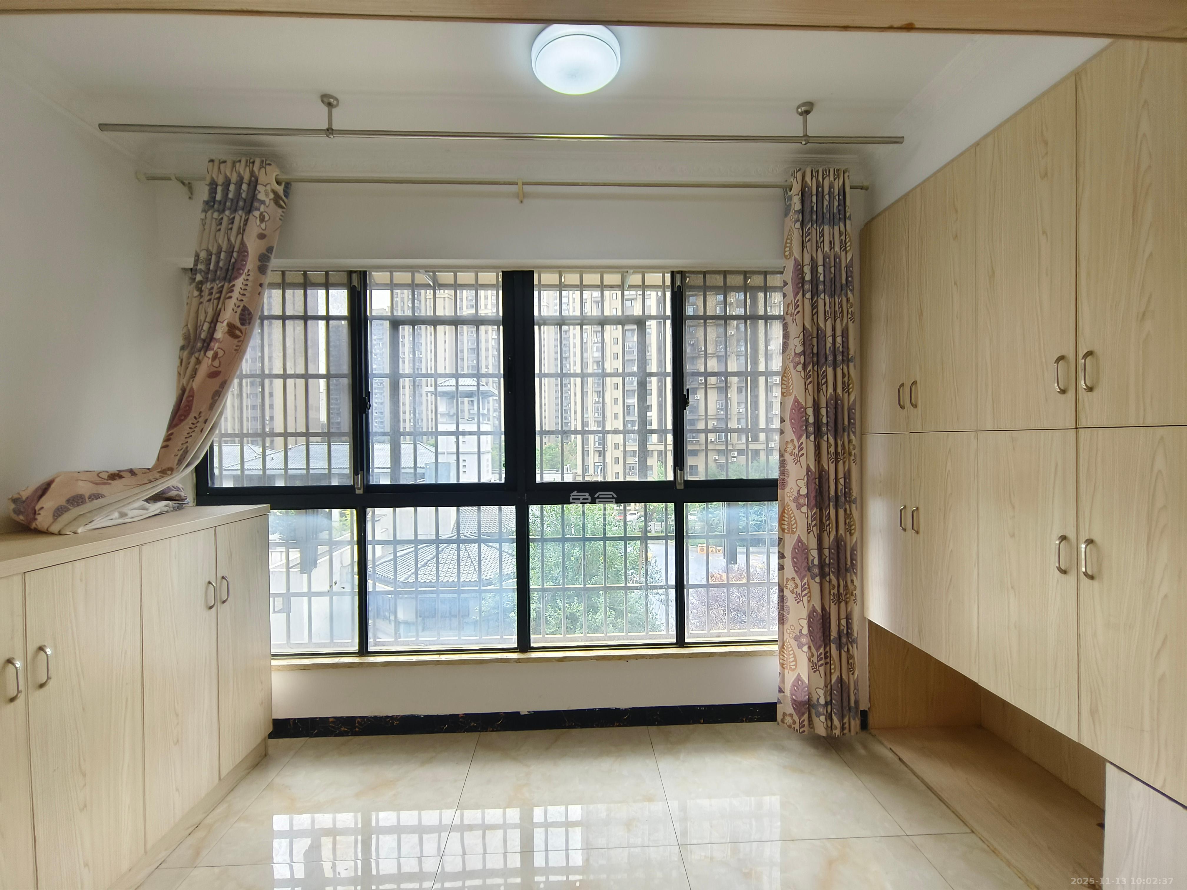 勤诚达新界 3室2厅1卫 2000.0元/月 勤诚达新界 3室2厅1卫 2000.0元/月室内图