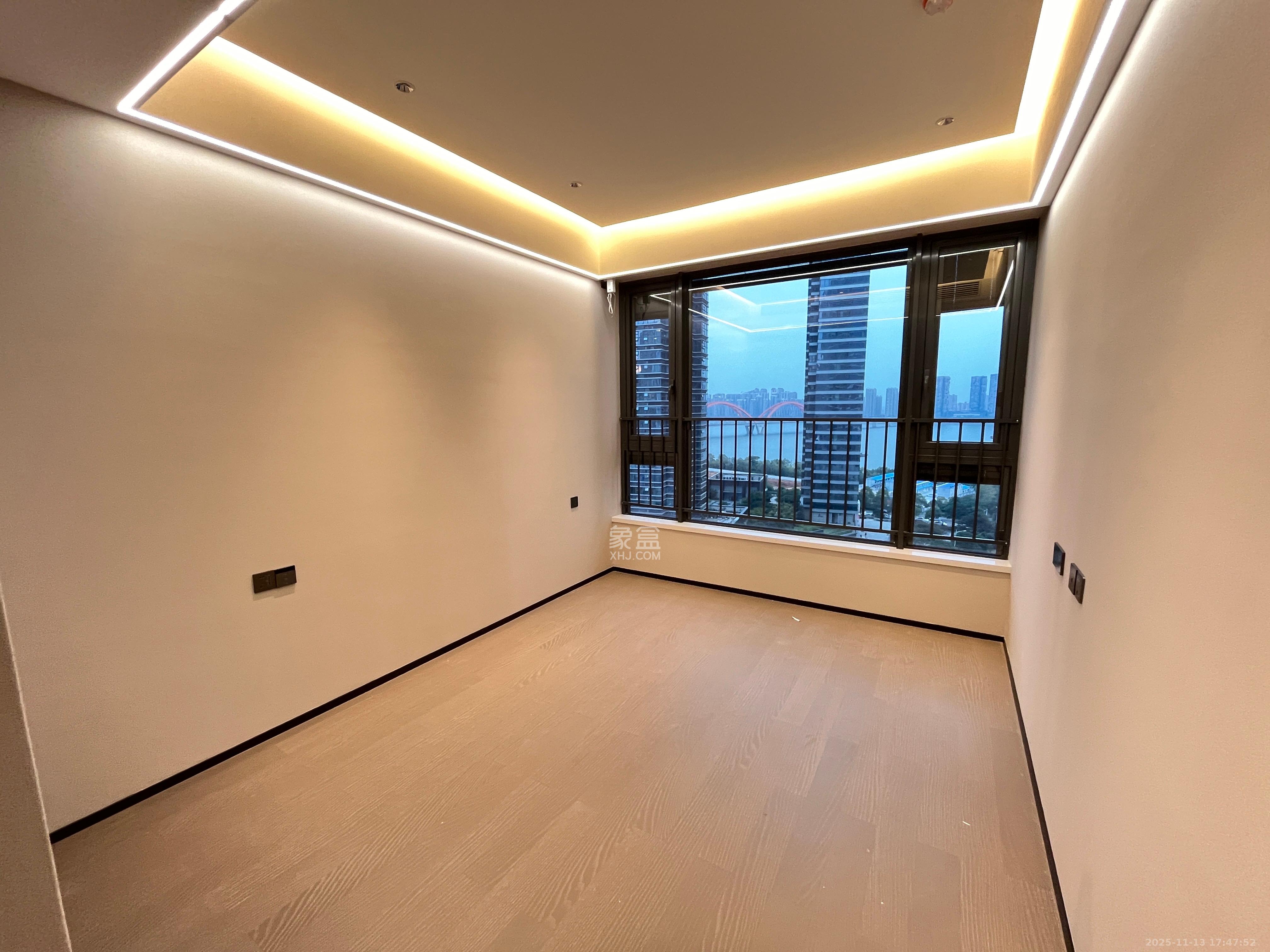 旭辉铂悦湘江  4室2厅5卫    25000.0元/月室内图