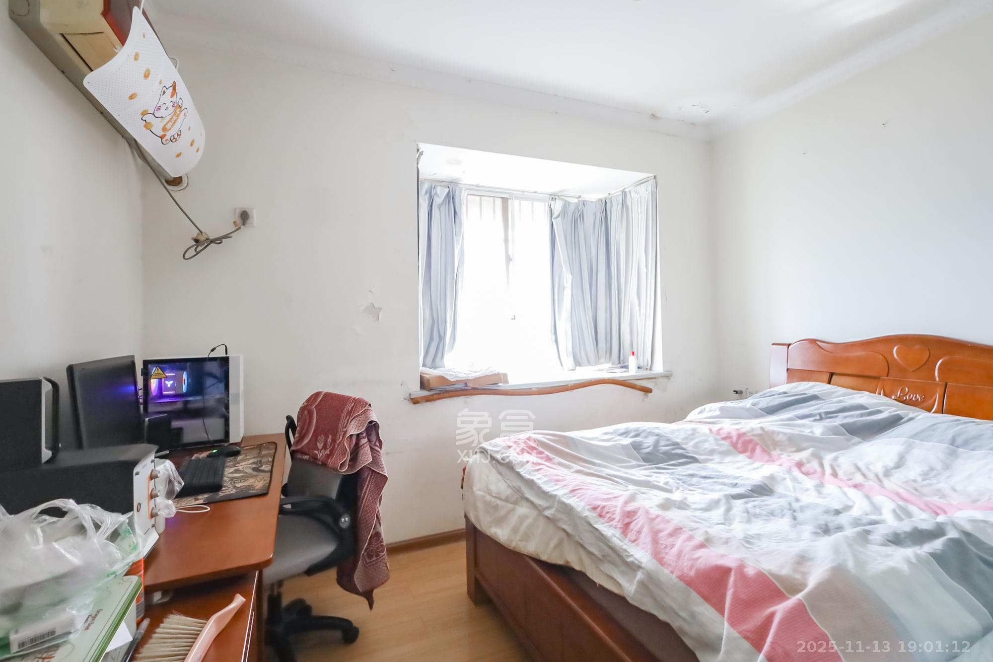 风华四季园  2室2厅1卫    75.0万卧室