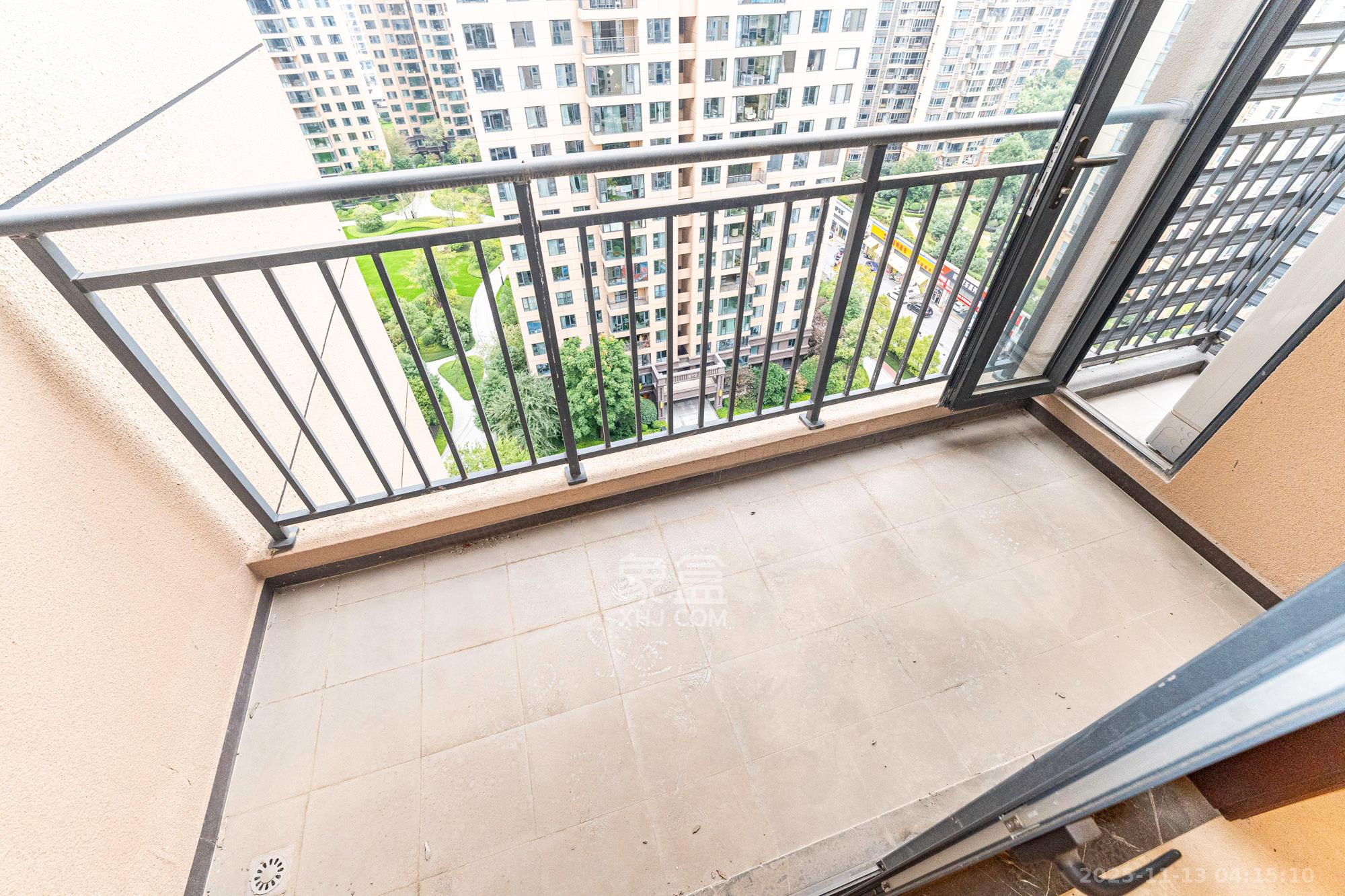 运达锦绣广场  5室2厅3卫    280.0万阳台