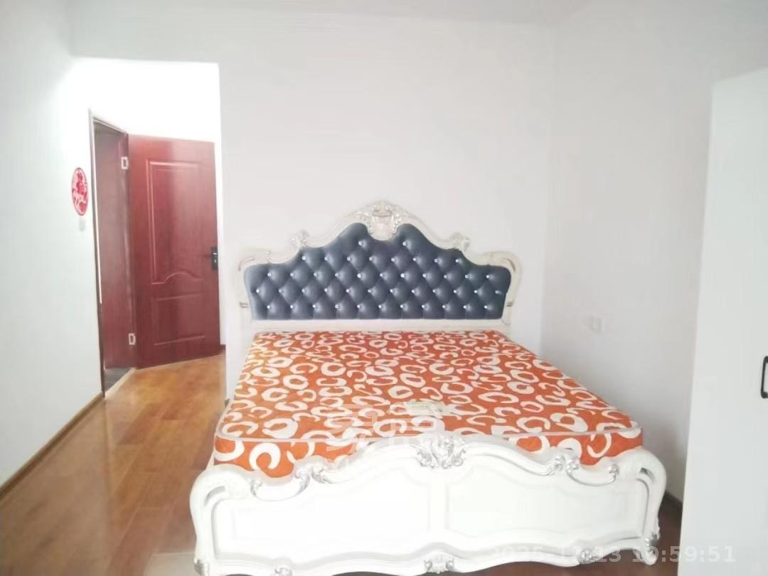 八方小区B区  3室2厅2卫    3800.0元/月室内图