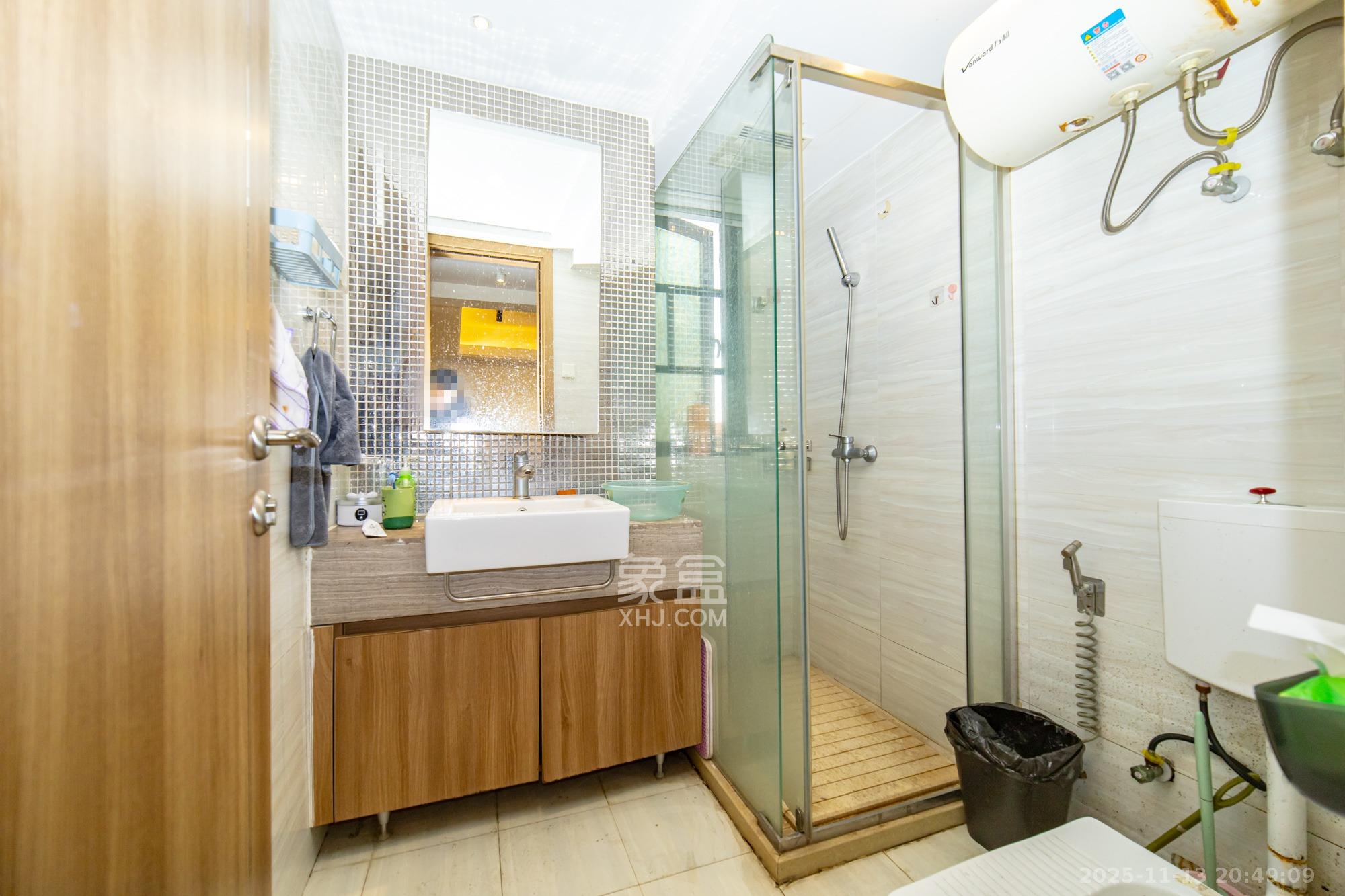 恒大翡翠华庭 2室2厅1卫 78.0万 恒大翡翠华庭 2室2厅1卫 78.0万卫生间