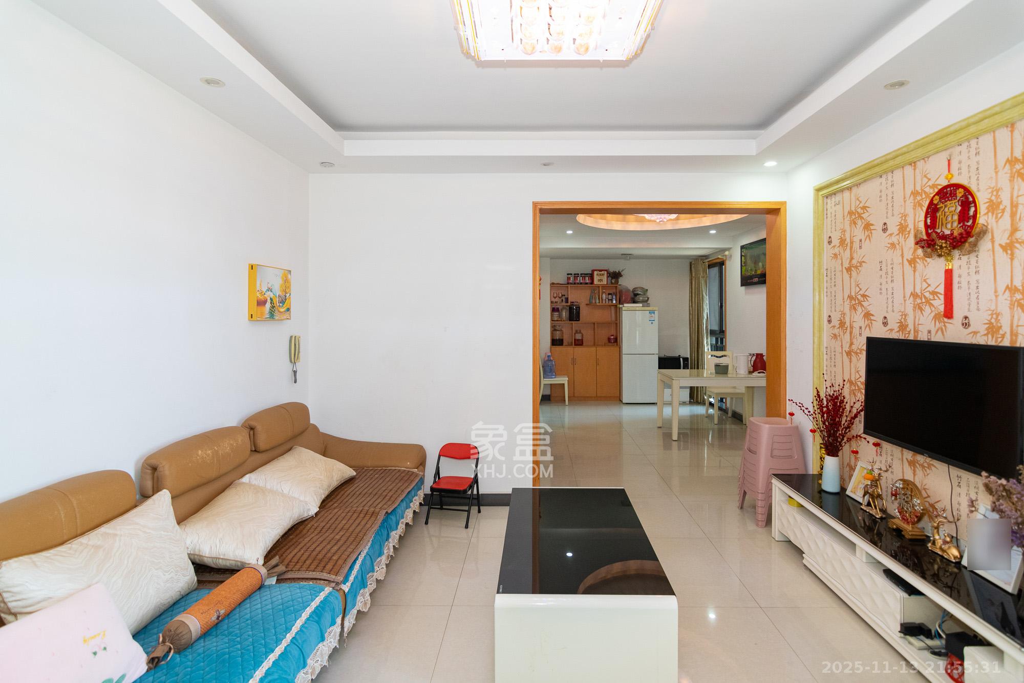 联诚国际城 3室2厅1卫 46.8万 联诚国际城 3室2厅1卫 46.8万客厅